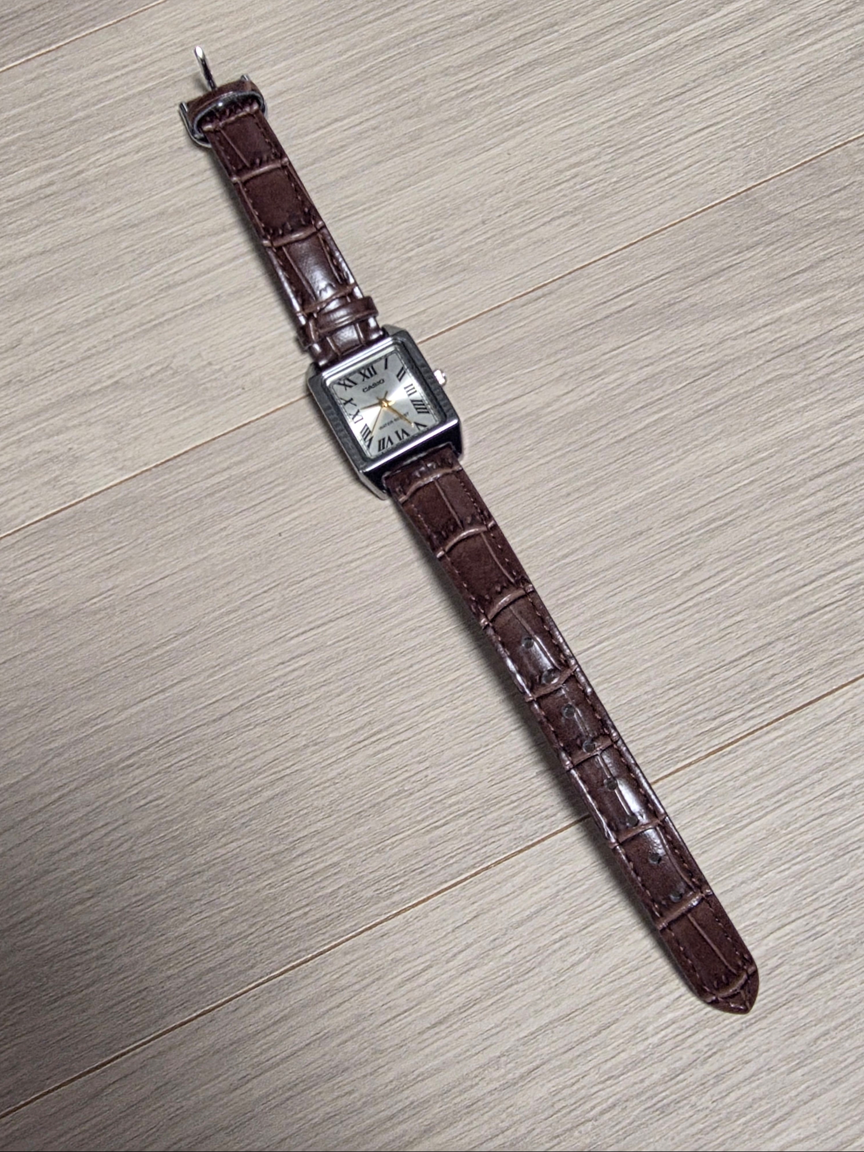 Casio LTP-V007L-9B 착용 스타일
