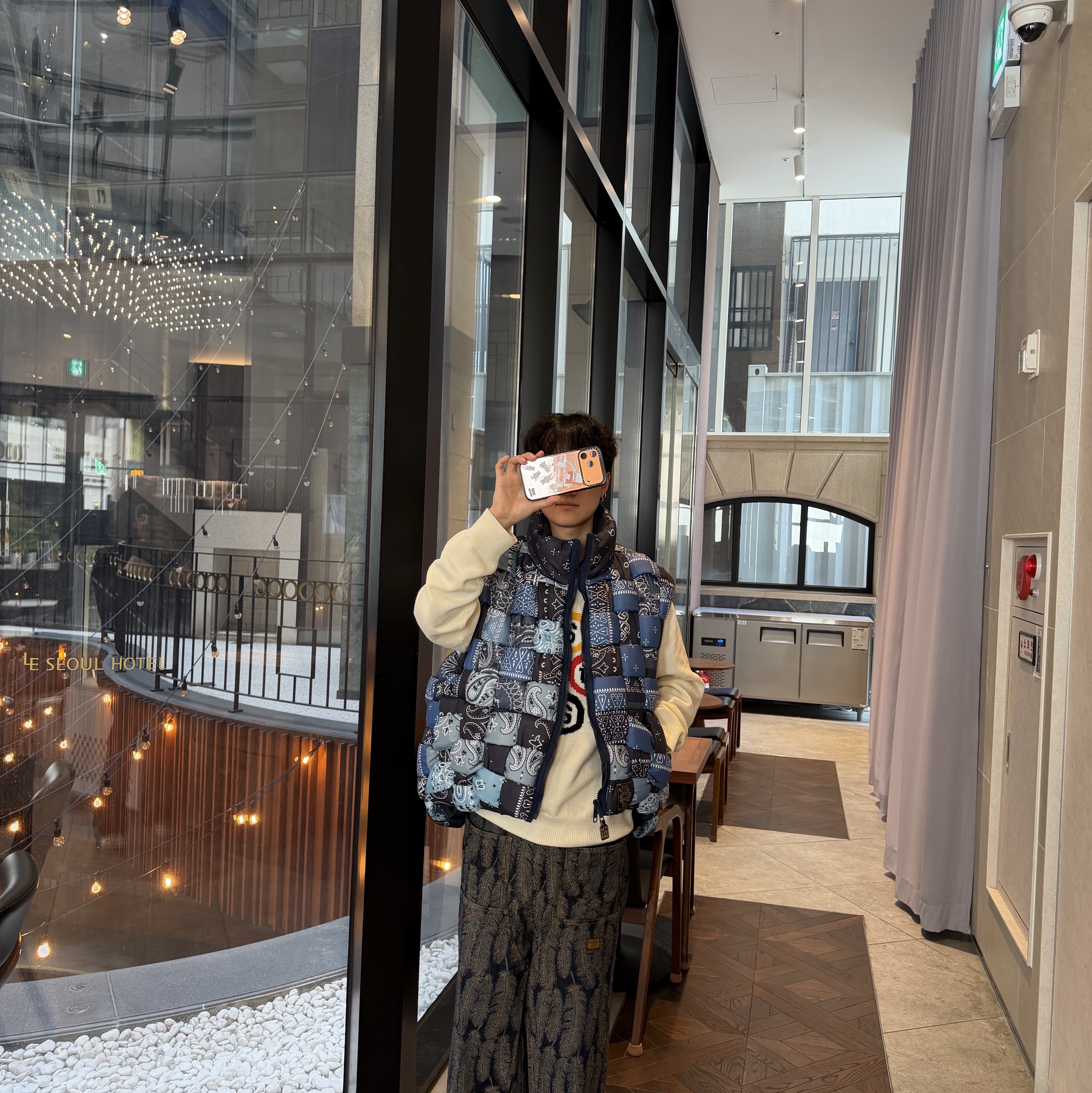 Kapital Bandana Transfer Nylon Keel Weaving Vest Navy, Stussy Billiard Sweater Natural 착용 스타일 - 1