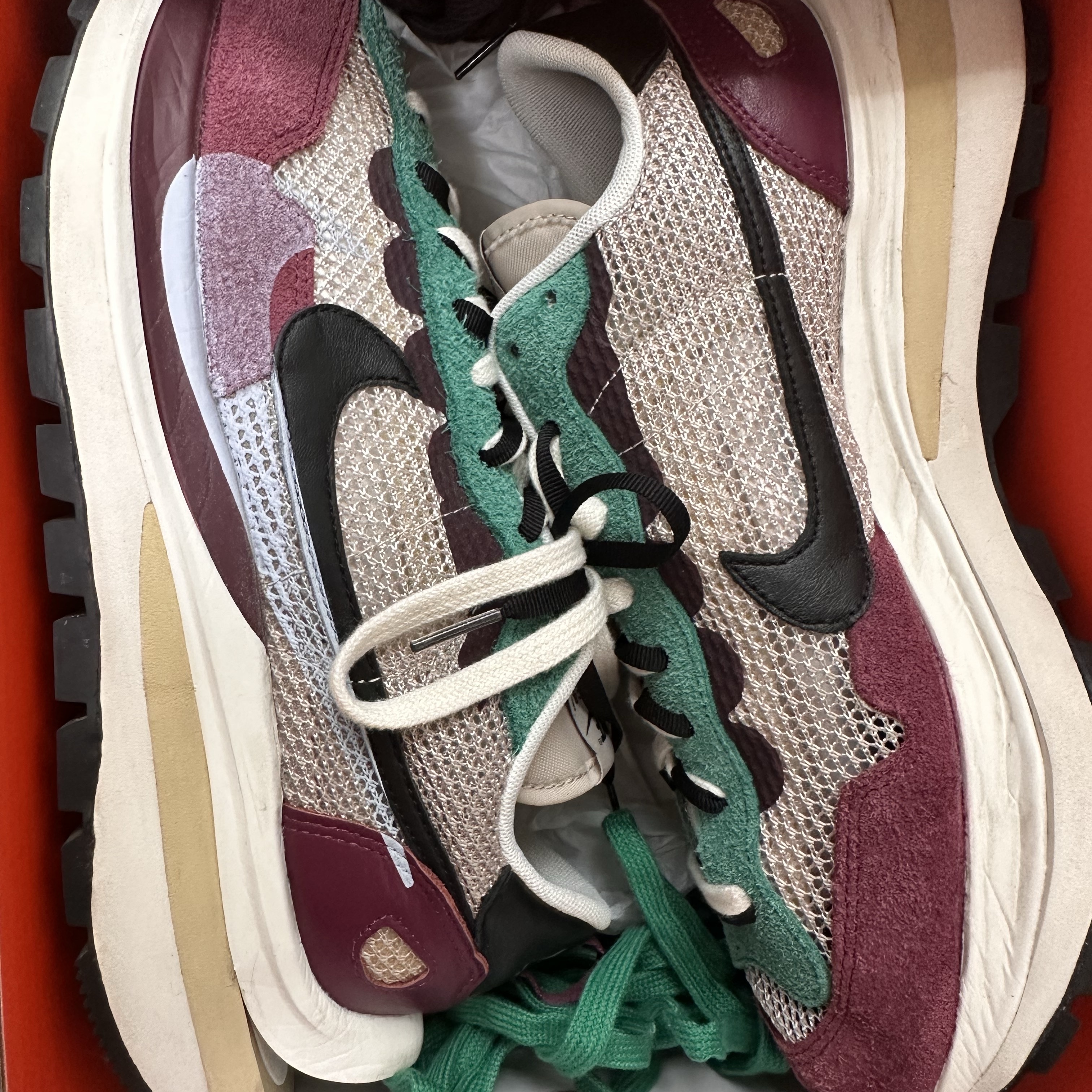 Nike x Sacai VaporWaffle String & Black Villain Red 착용 스타일