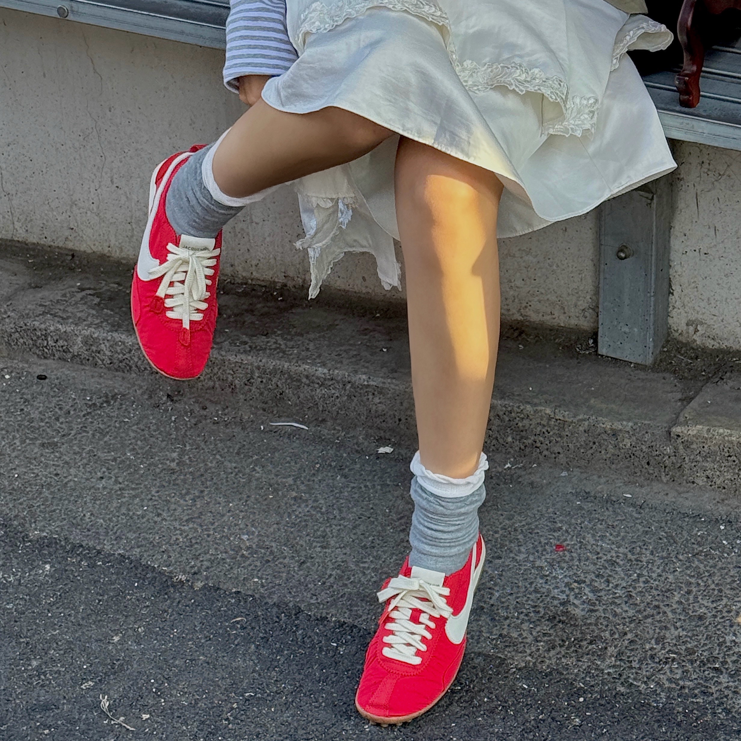 Nike x Jacquemus Moon Shoe SP University Red and Bicycle Yellow 착용 스타일 - 4