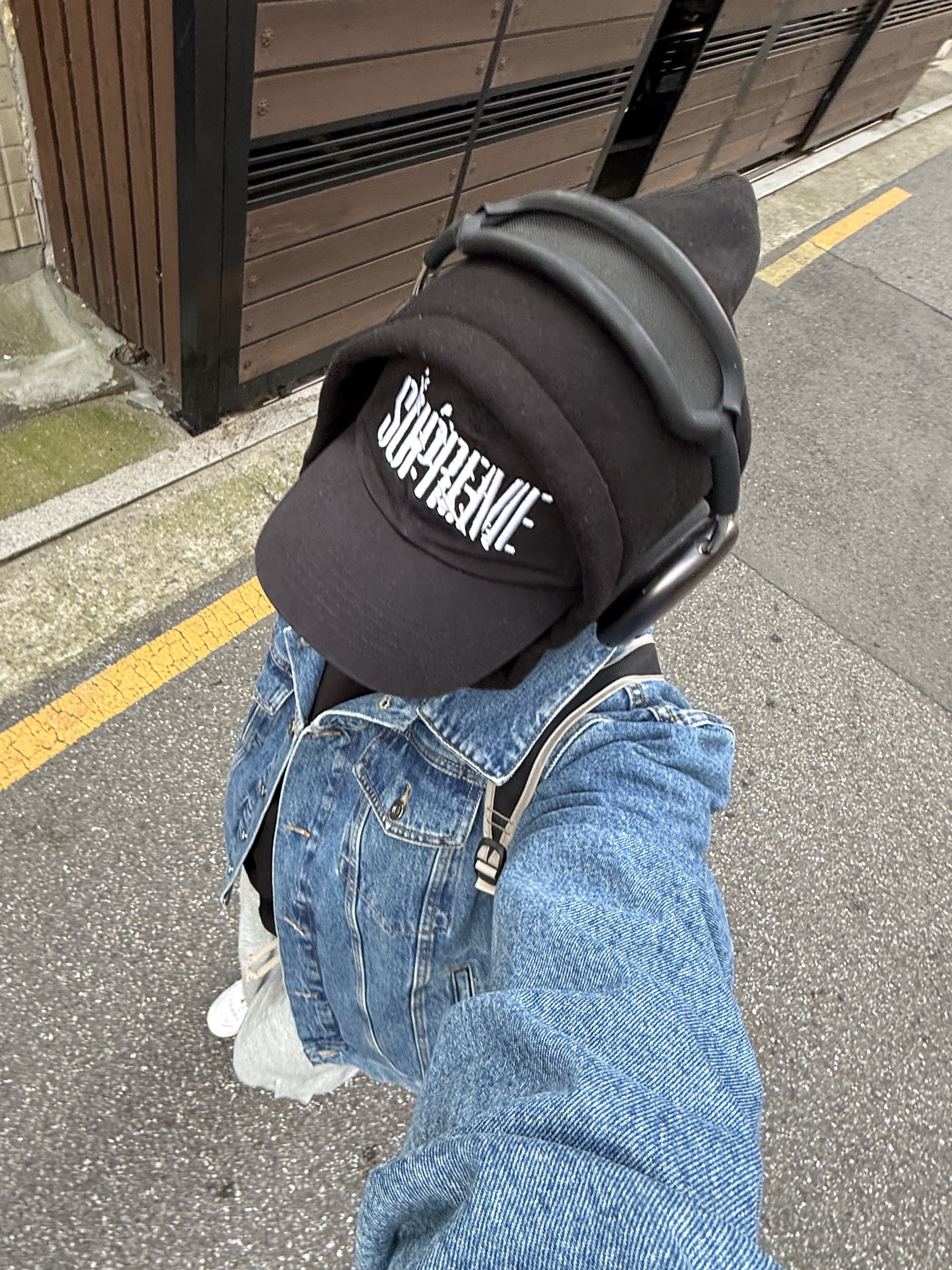 Nike x Supreme Air Force 1 Low White, IAB Studio Hoodie Black 착용 스타일 - 3