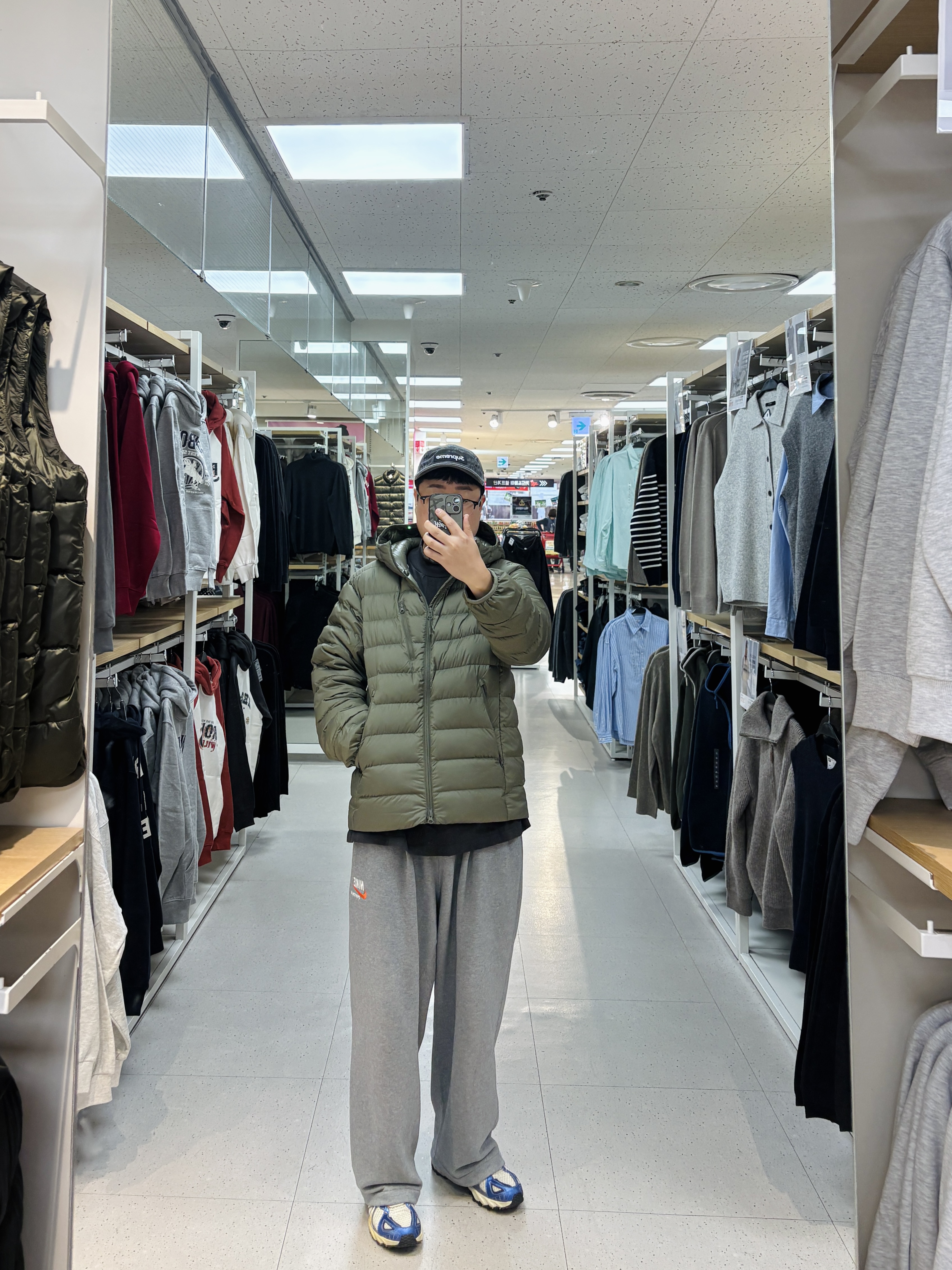 Musinsa Standard City Leisure Hooded Light Down Jacket Khaki, Supreme Coated Denim Camp Cap Black - 24SS 착용 스타일 - 2
