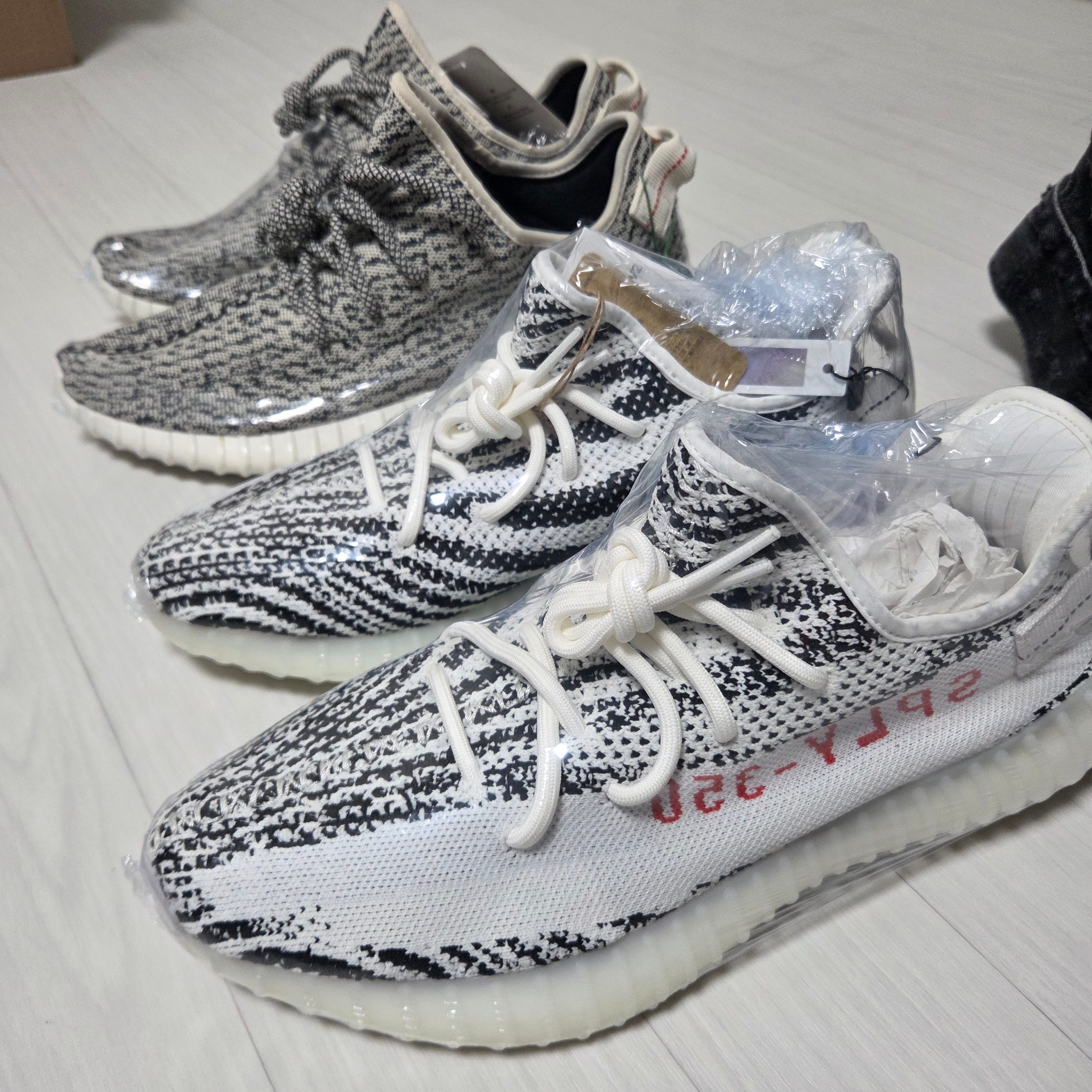 Adidas Yeezy Boost 350 V2 Zebra 2022/2023, Adidas Yeezy Boost 350 Turtledove 2015 착용 스타일