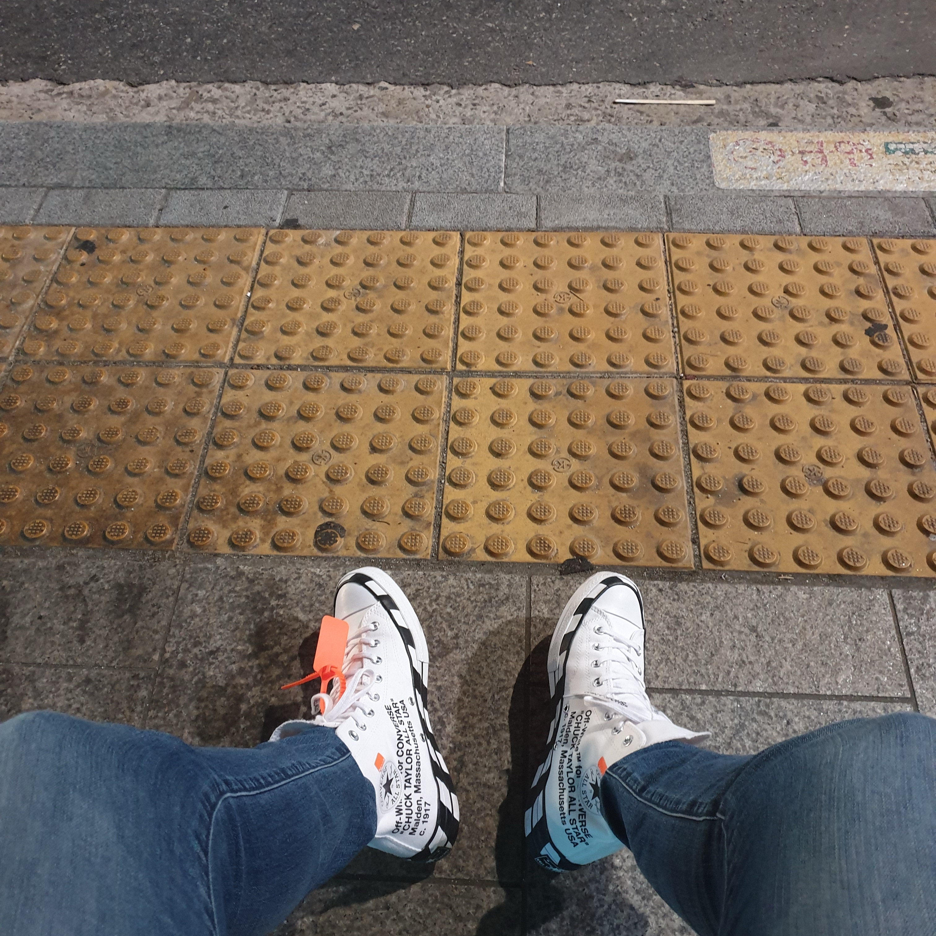 Converse x Off-White Chuck 70 High V2 2021 착용 스타일