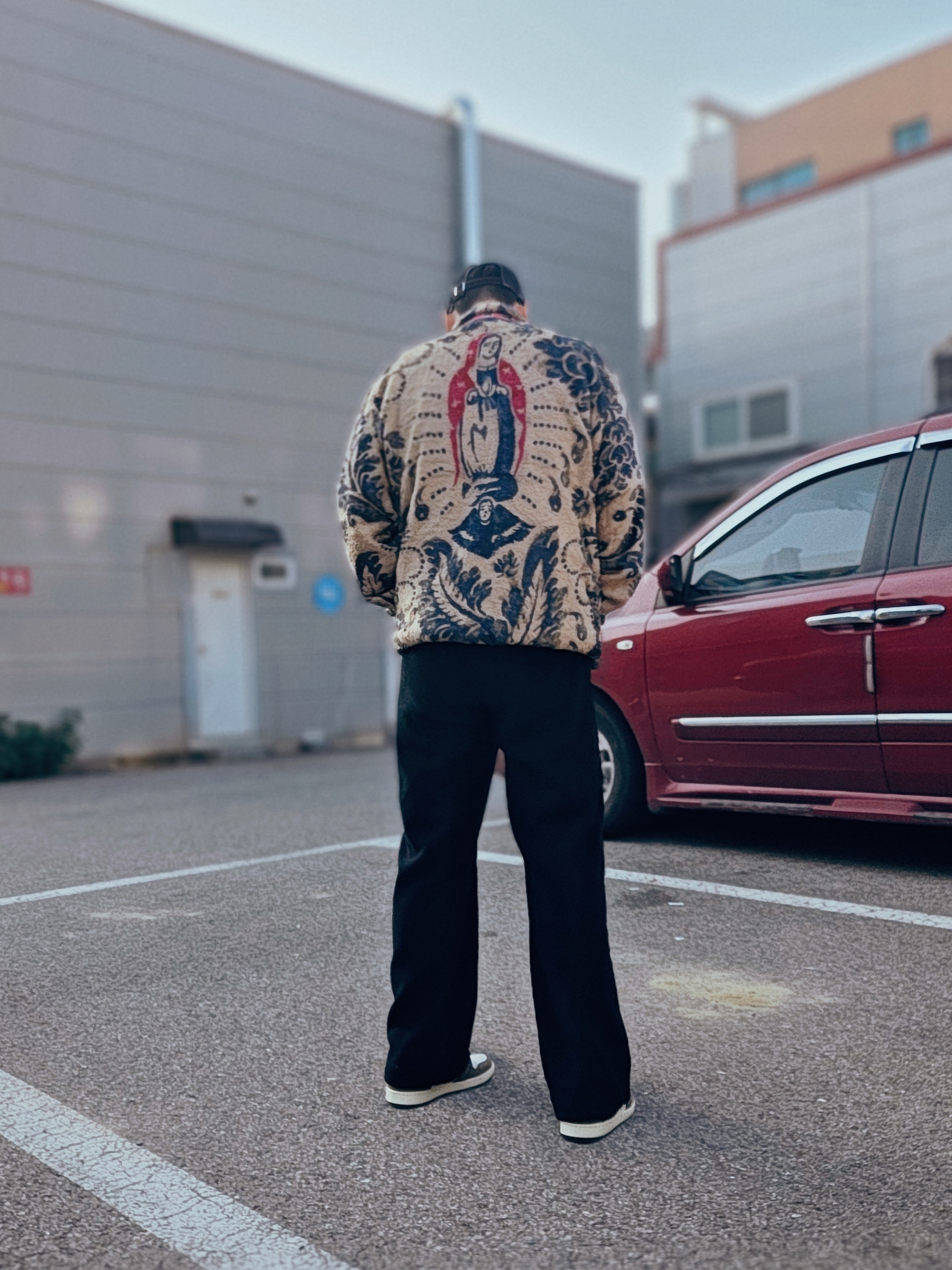 Kapital Damask Pattern Maria Fleece Zip Blouson Beige, Uniqlo x Needles Fleece Wide Pants Black - KR 착용 스타일
