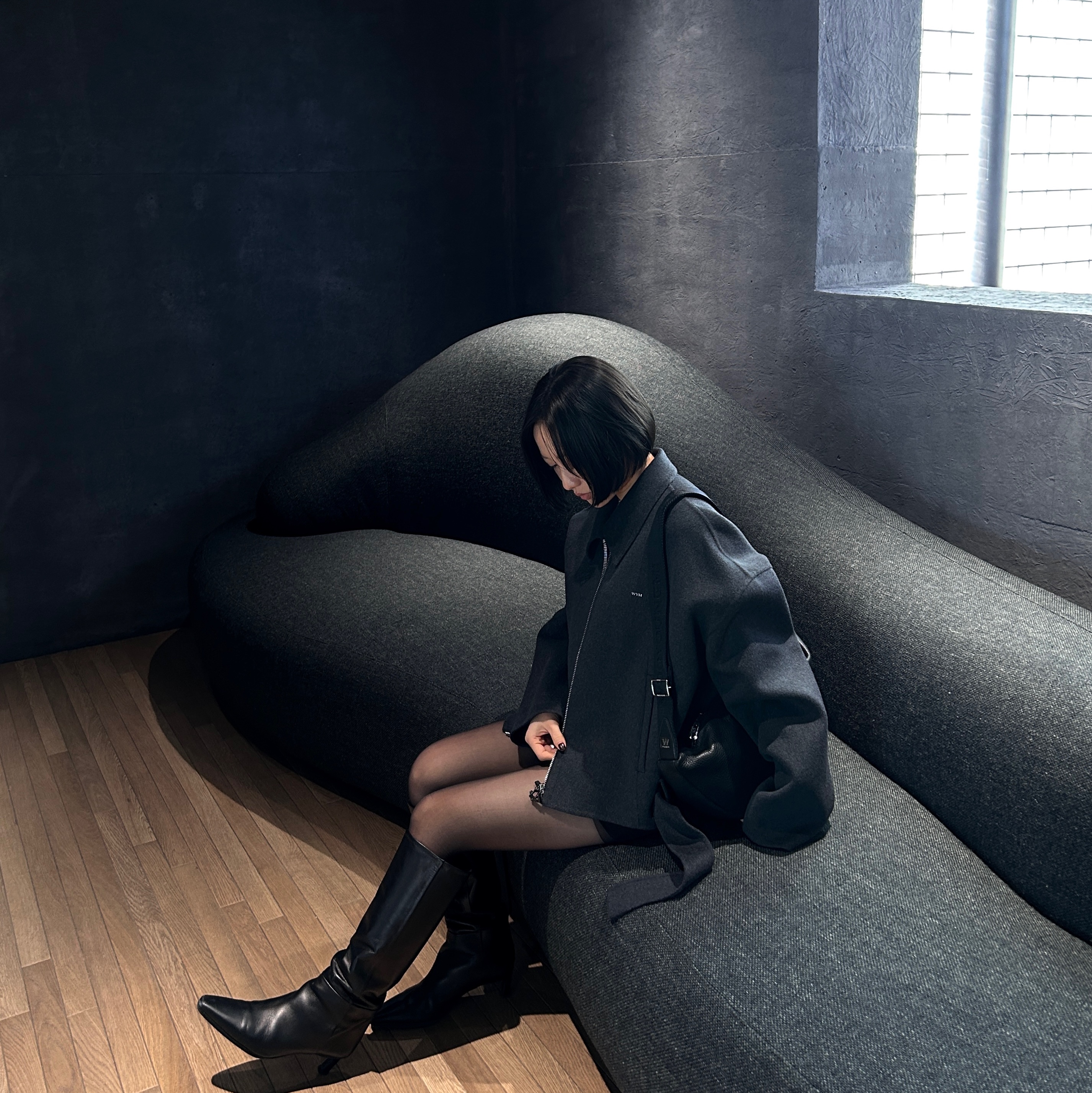 (W) Wooyoungmi Wool Blend Belted Jacket Grey - 25FW, Wooyoungmi Leather Moon Bag Black - 25SS 착용 스타일 - 1