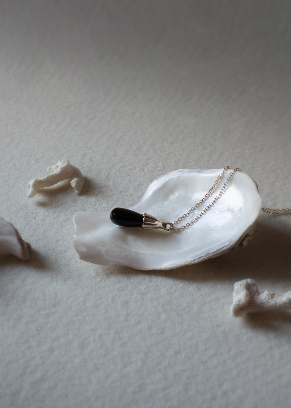 뵤르 오닉스 이퀴스 네클리스(Bőr Onyx Equis Necklace) - 4