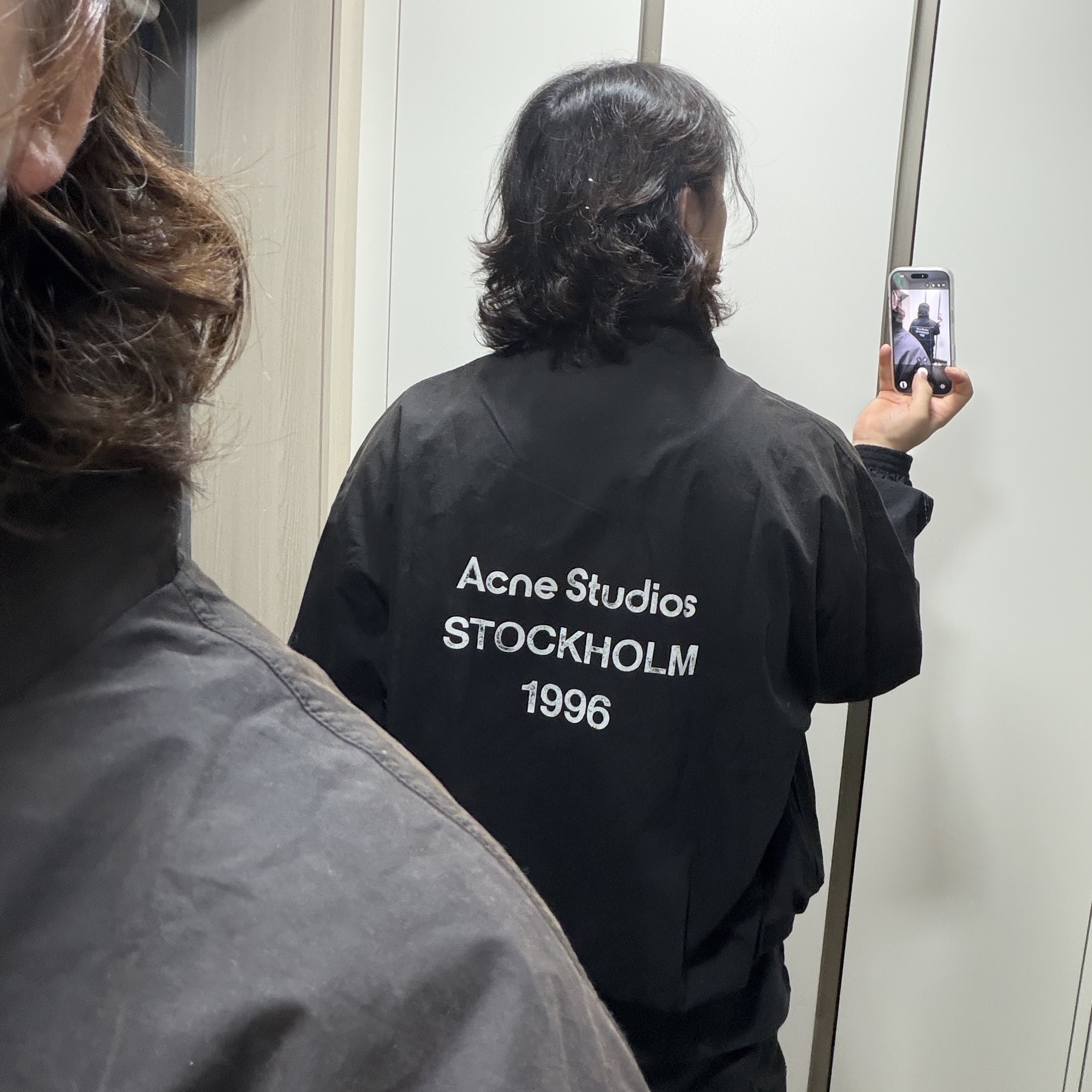 Acne Studios Logo Zipper Jacket Black 착용 스타일 - 1