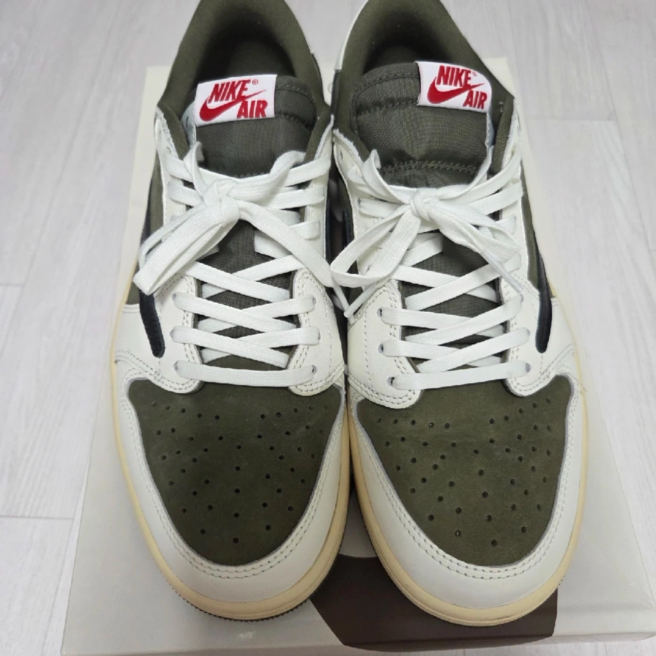 Jordan 1 x Travis Scott Retro Low OG SP Reverse Olive 착용 스타일