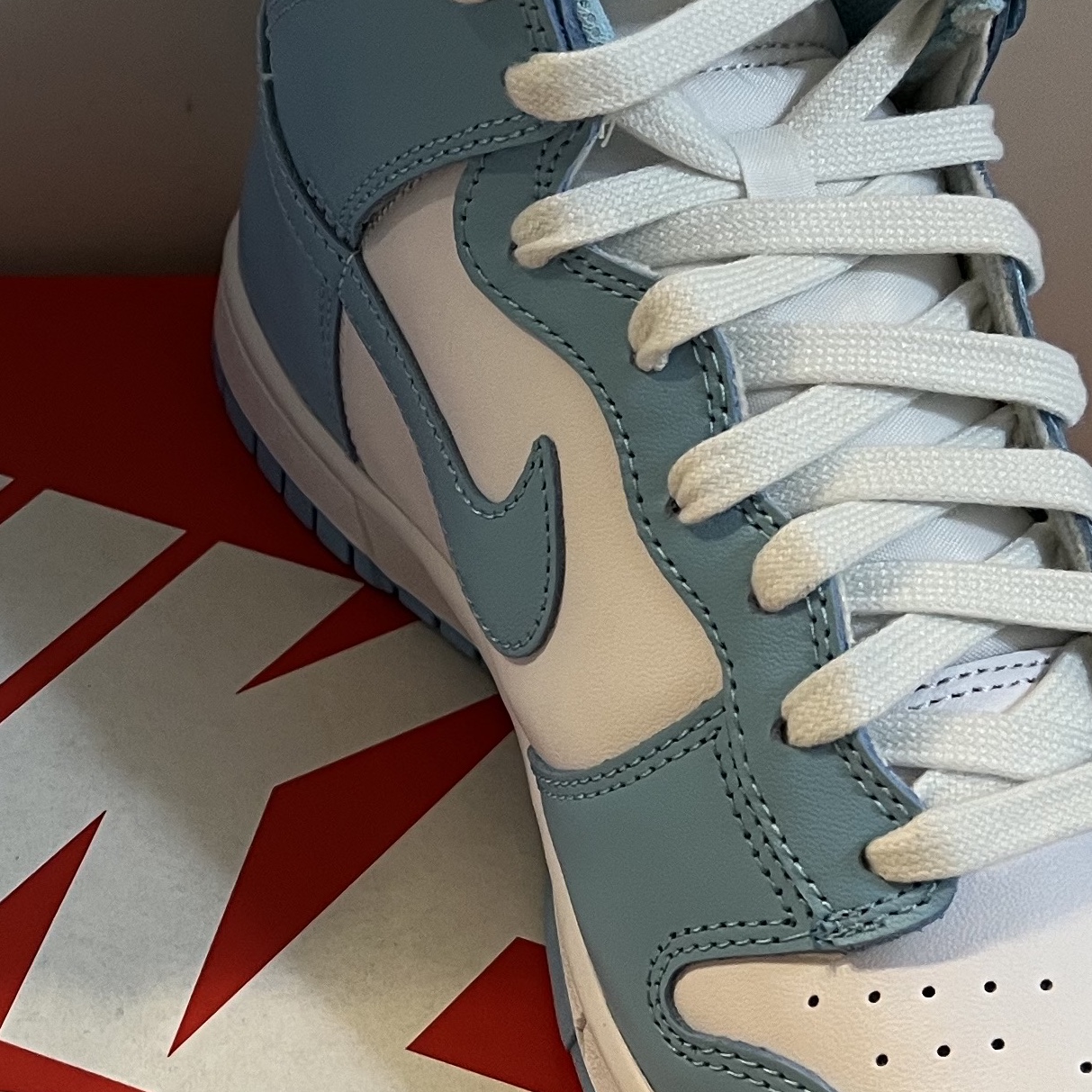 Nike Dunk High Retro Blue Chill 착용 스타일