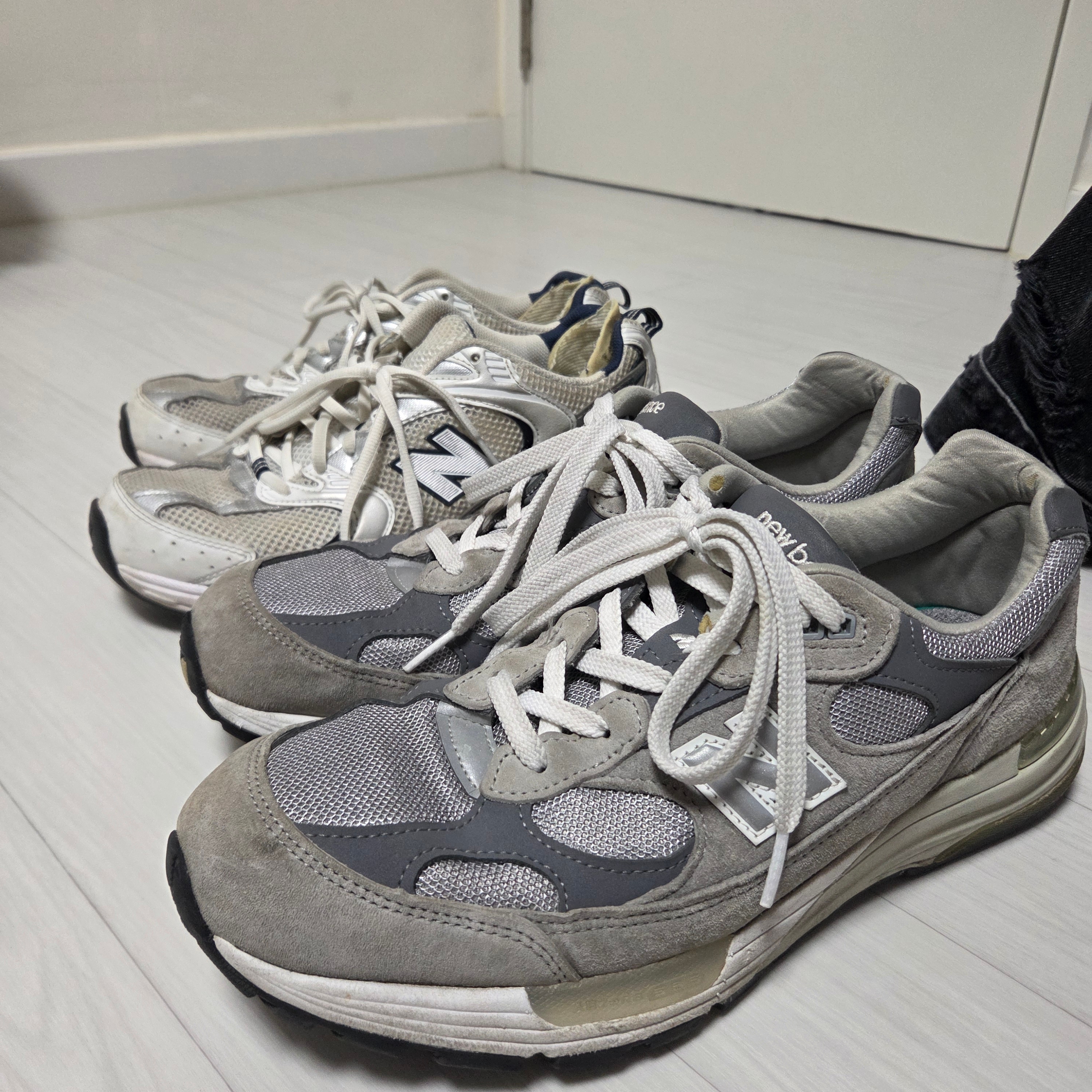 New Balance 530 White, New Balance 992 Made in USA Grey - D Standard 착용 스타일