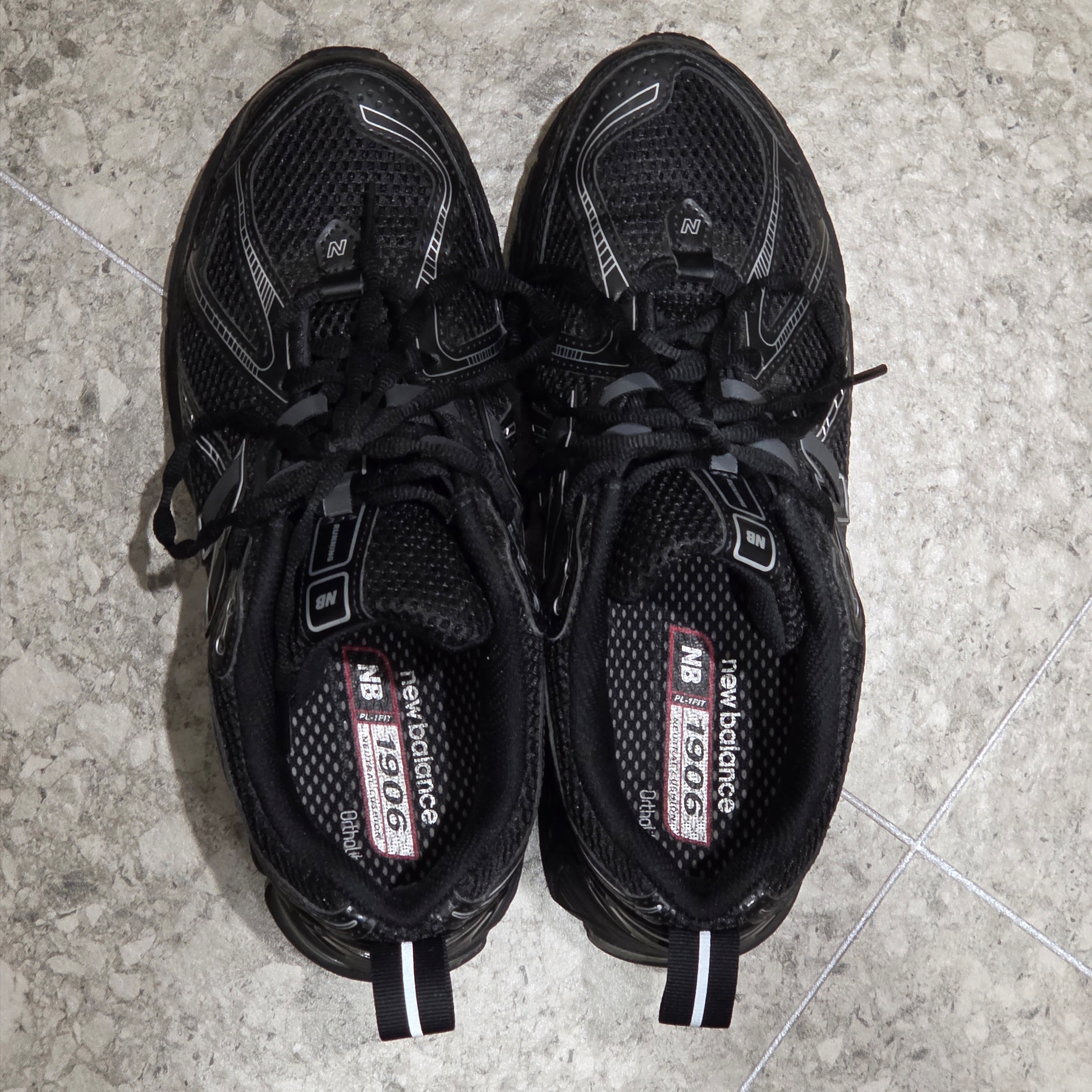 New Balance 1906R Black Silver Metallic 착용 스타일