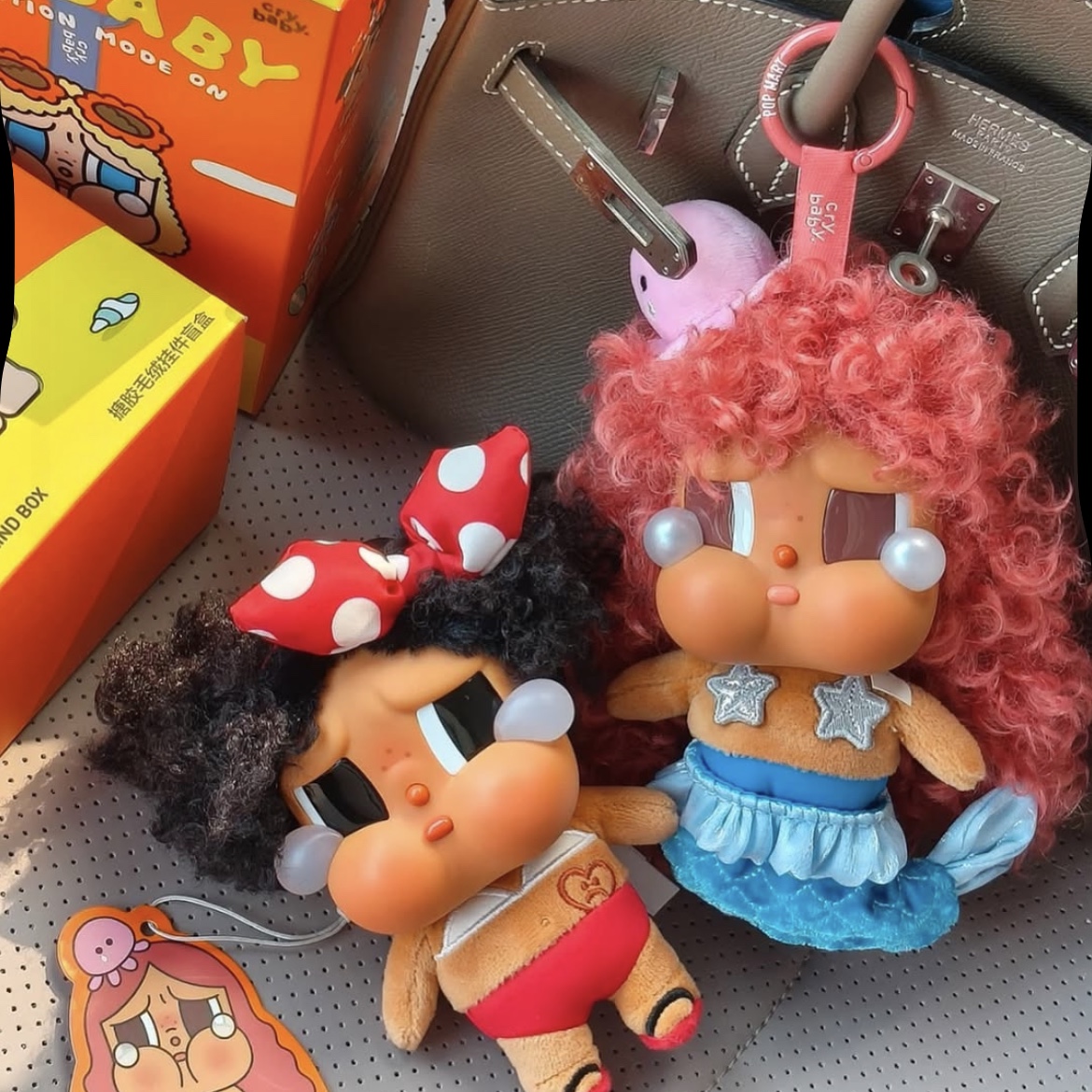 Pop Mart Crybaby Vacation Mode On Series Vinyl Plush Pendant Merbaby Tears (Opened Case), Pop Mart Crybaby Vacation Mode On Series Vinyl Plush Pendant My Summer Vibe (Opened Case) 착용 스타일