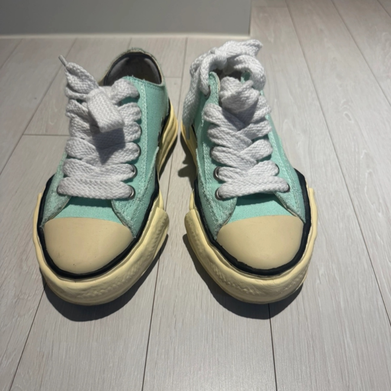 Maison Mihara Yasuhiro Peterson VL OG Sole Canvas Low-top Sneakers Light Blue 착용 스타일