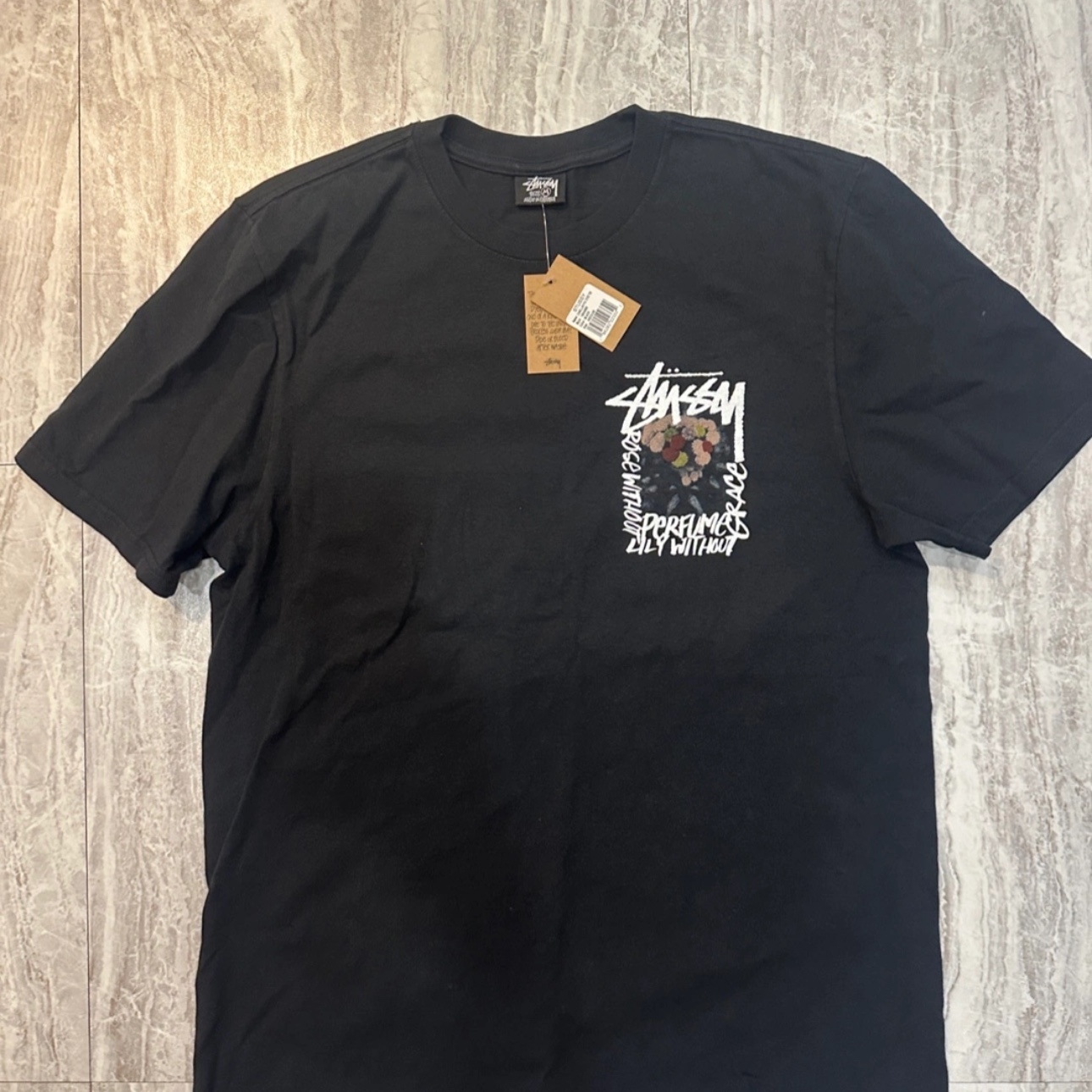 Stussy Camellias Pig. Dyed T-Shirt Black 착용 스타일