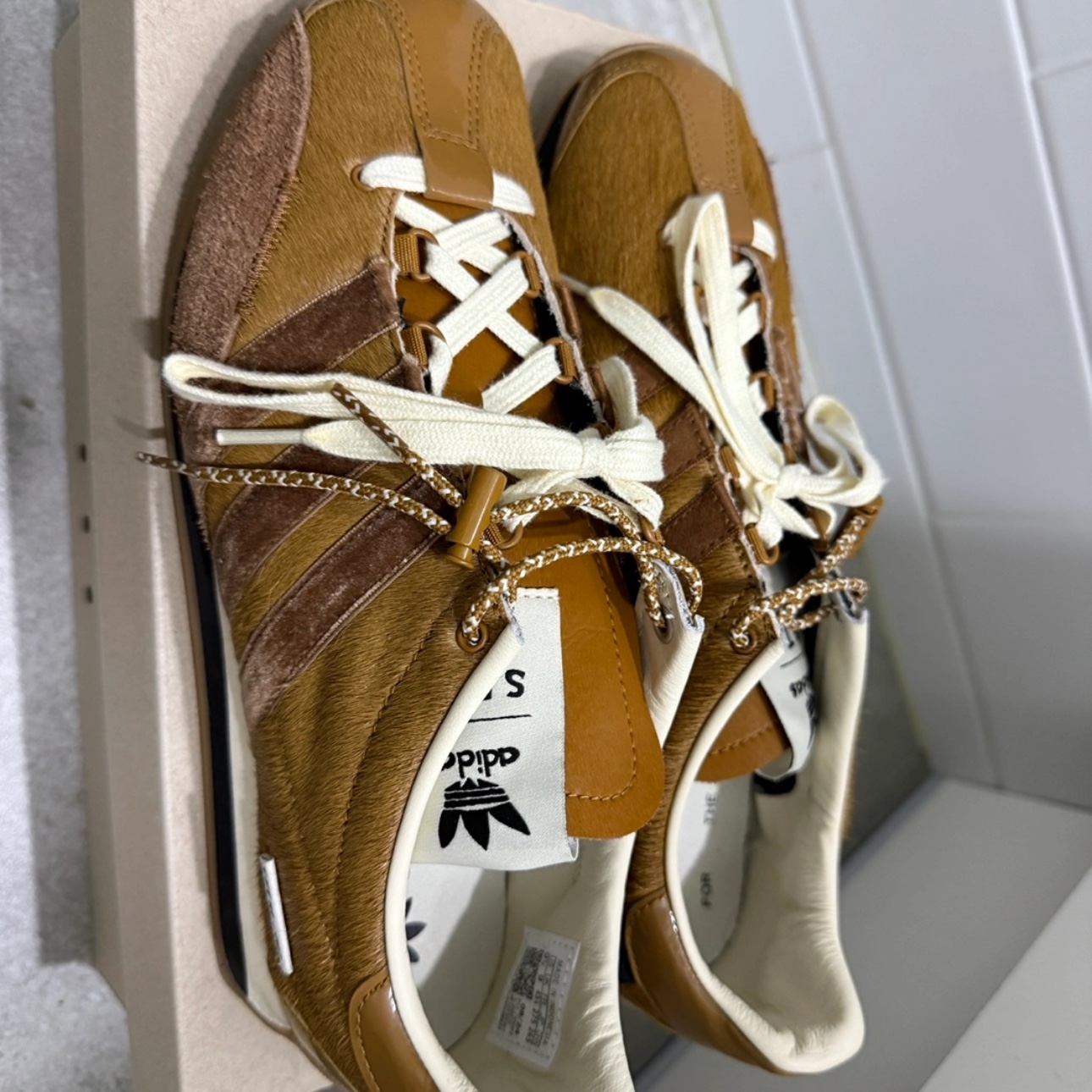 Adidas x Song for the Mute Country OG Bronze Strata Wild Brown 착용 스타일