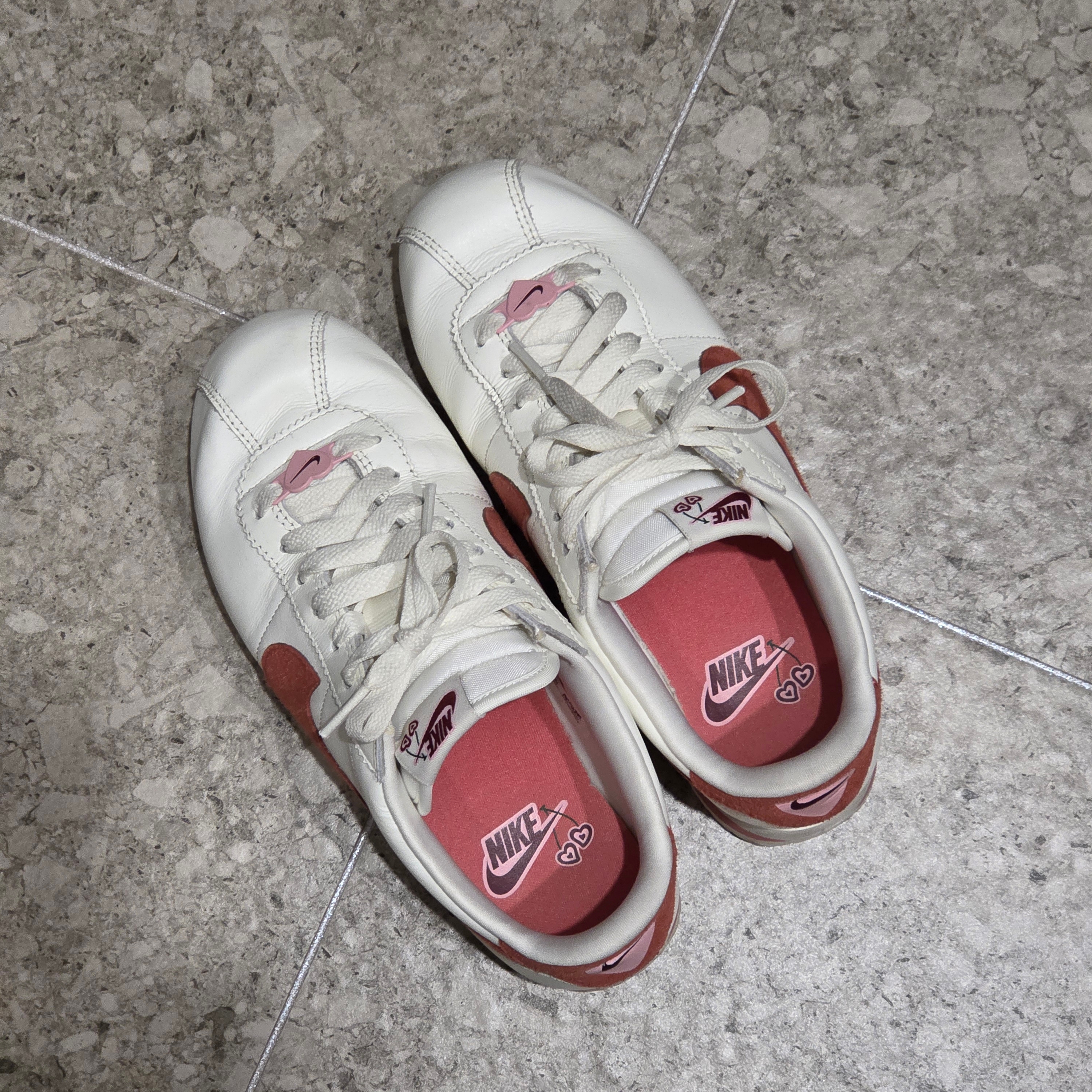 (W) Nike Cortez SE Valentine Day Sail Adobe 착용 스타일