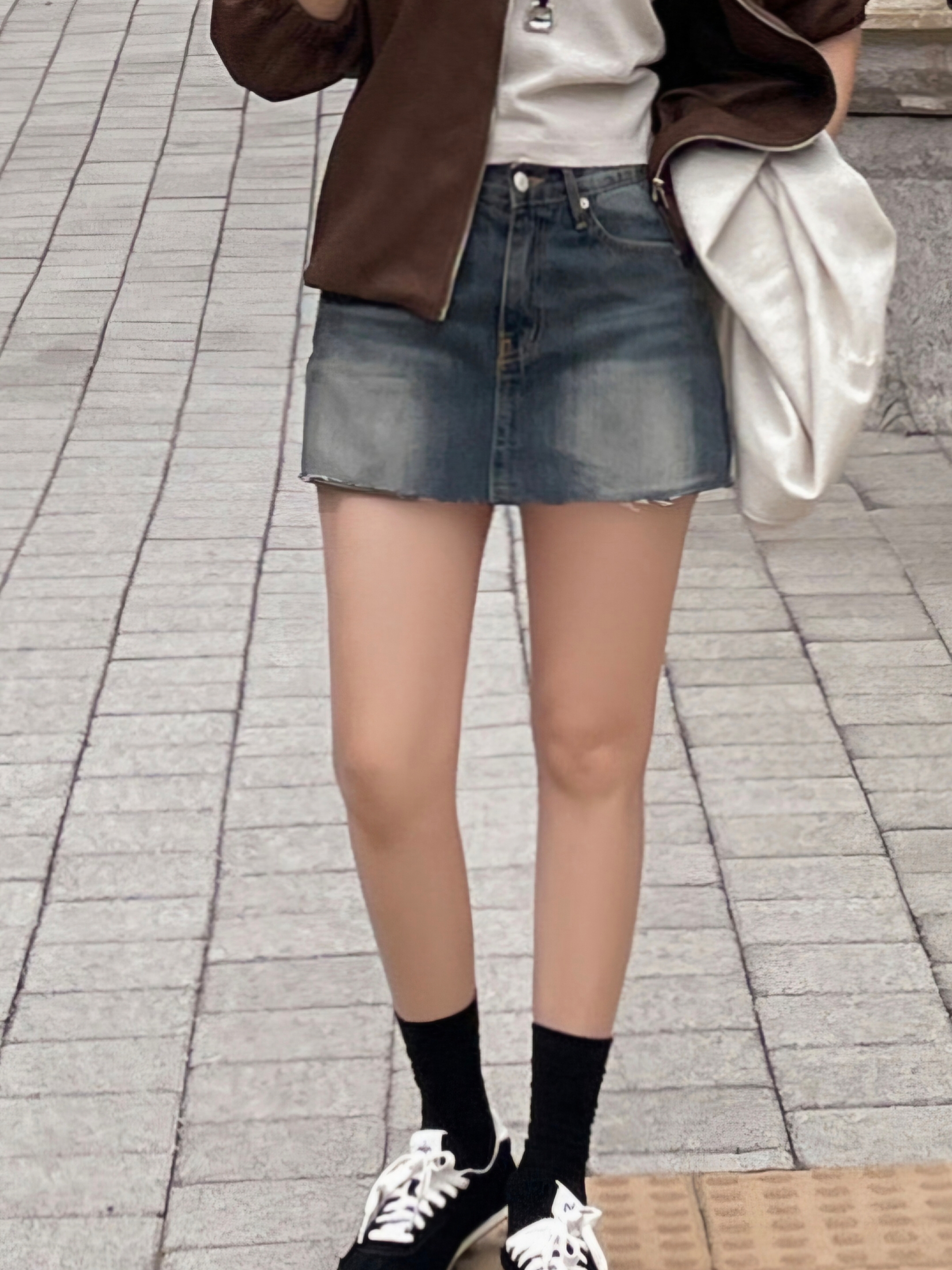 (W) Alo Yoga Sunset Sneaker Black 착용 스타일 - 2
