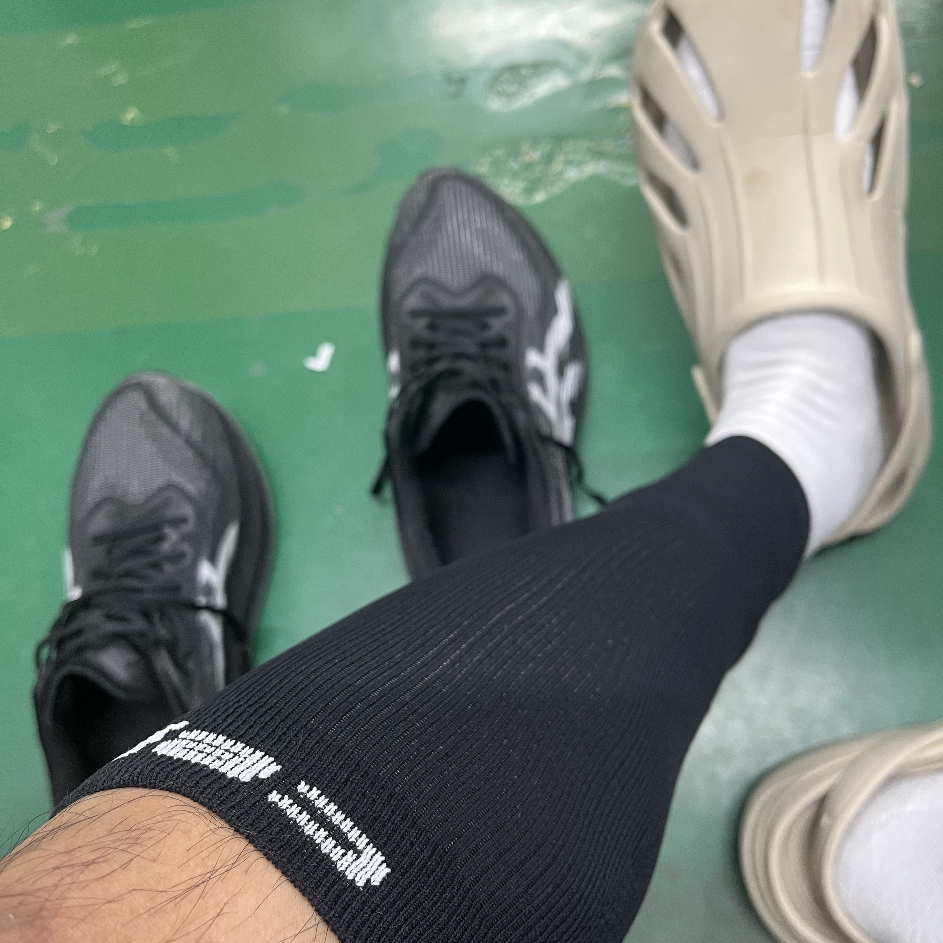 CEP Core Run Calf Sleeve V5 Black 착용 스타일 - 2