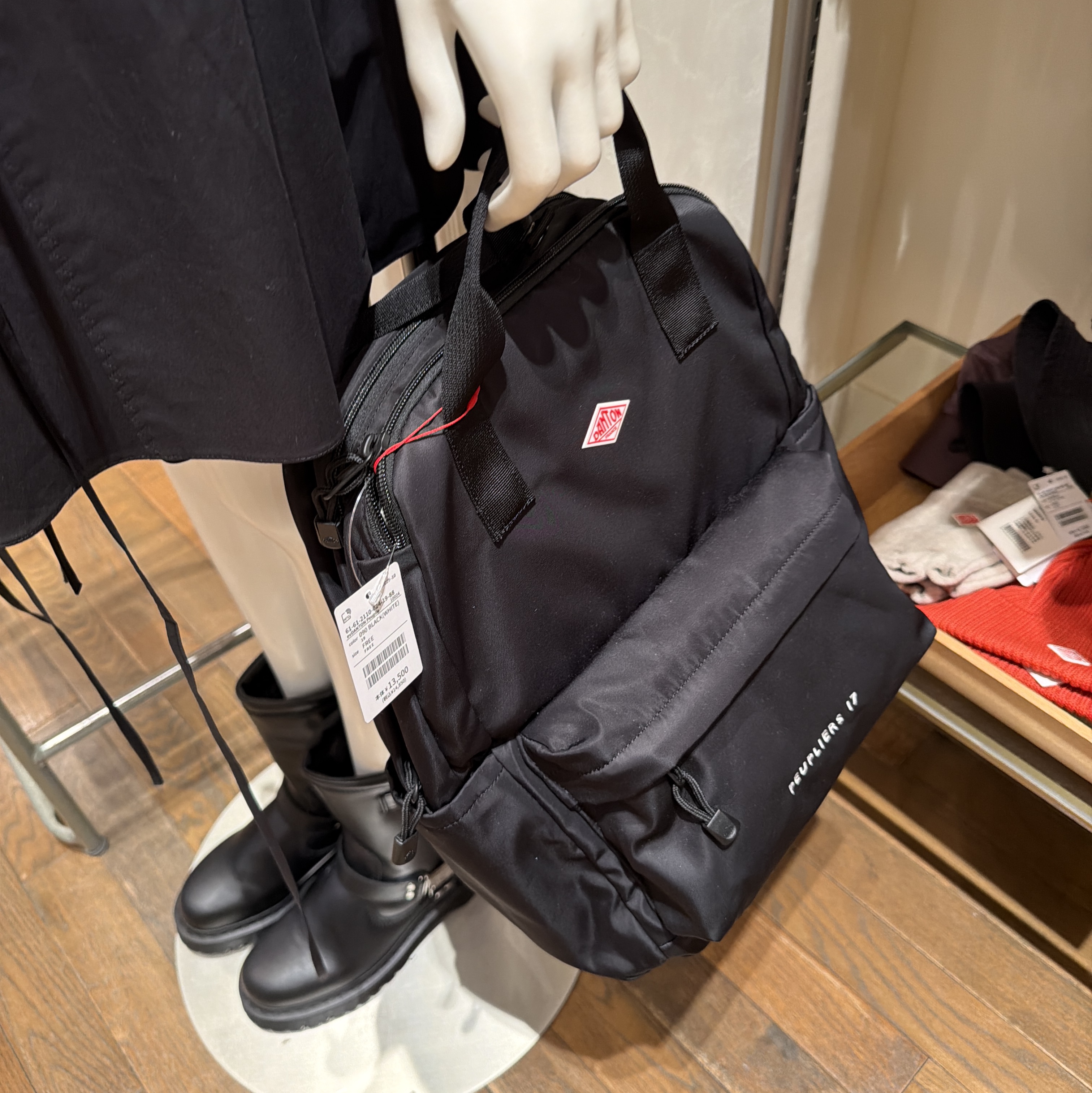 Danton Peupliers 17 Polyester Twill Backpack Black 착용 스타일