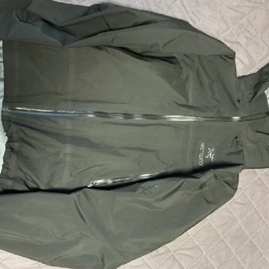 Arc'teryx Beta AR Jacket Black 착용 스타일