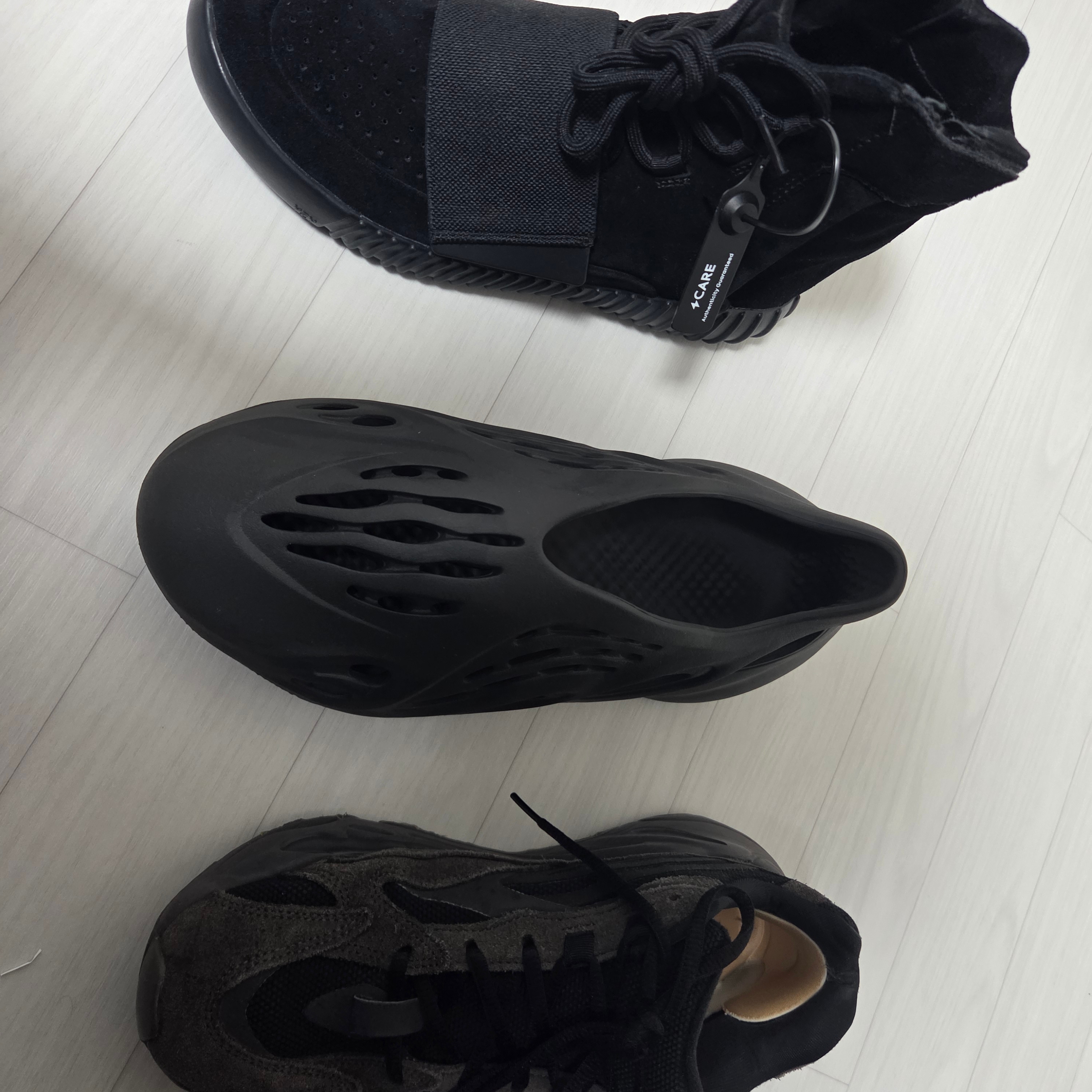 Adidas Yeezy Boost 750 Triple Black, Adidas Yeezy Foam RNNR Onyx 착용 스타일