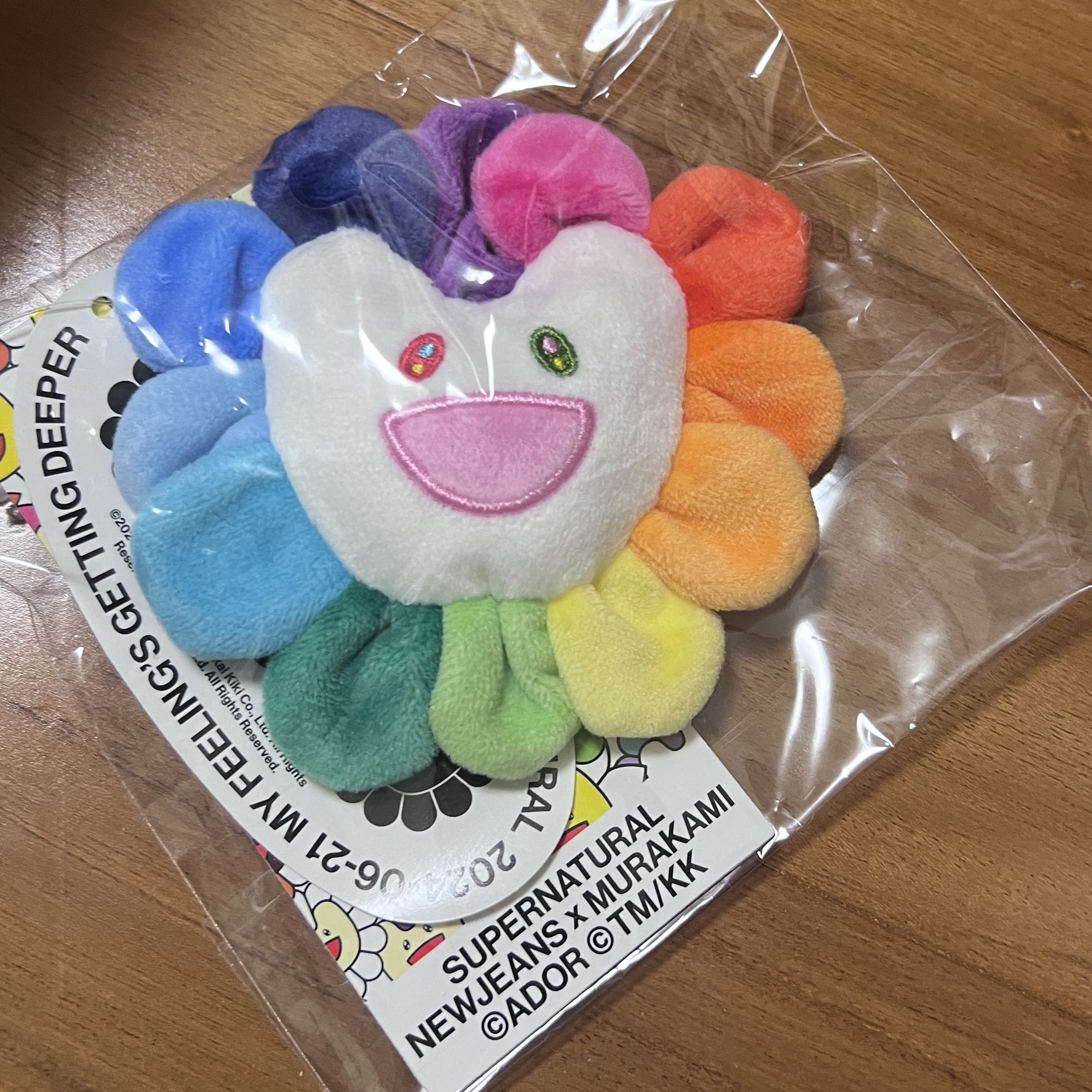NewJeans x Murakami Plush Keyring Flower 착용 스타일