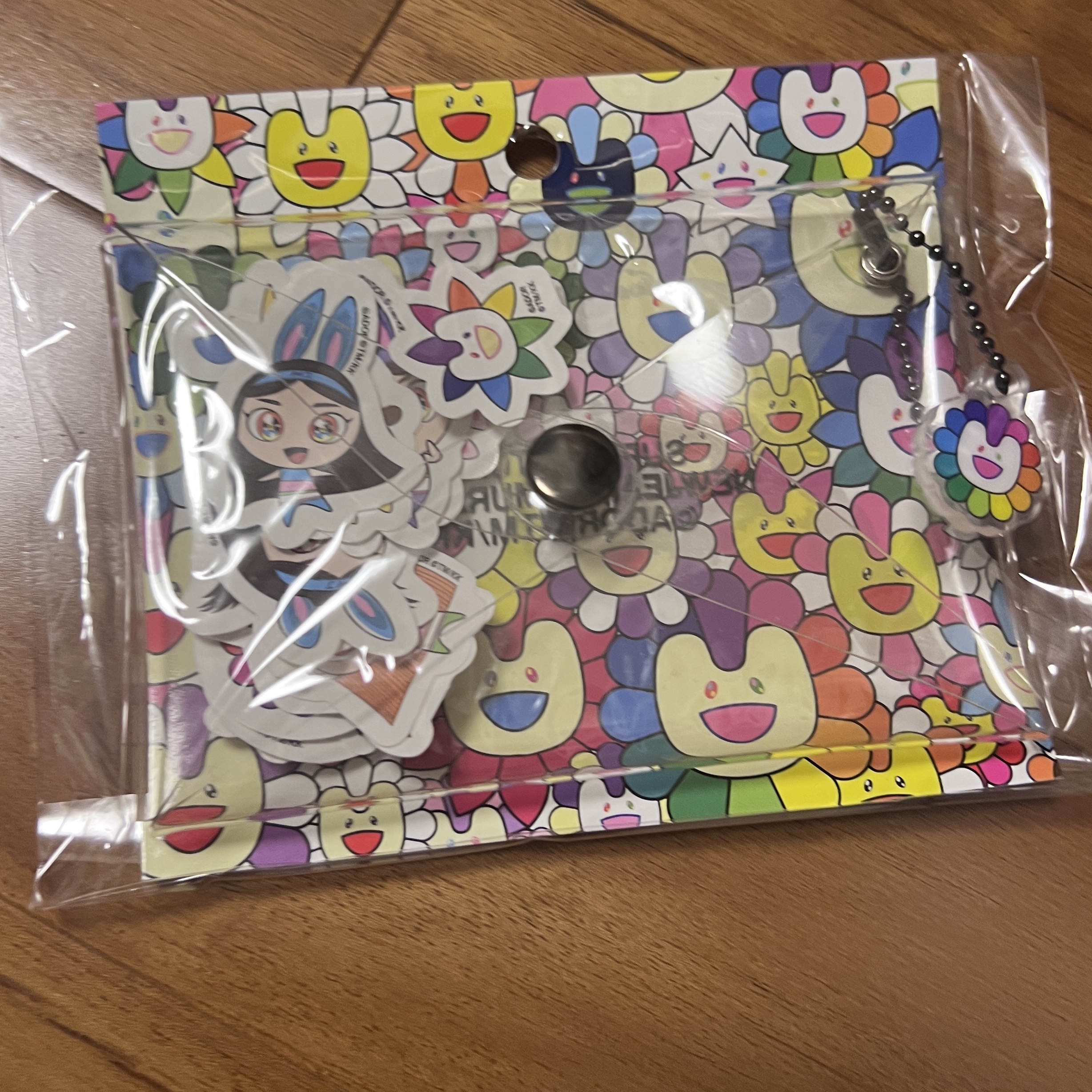 NewJeans x Murakami PVC Sticker Pack 착용 스타일