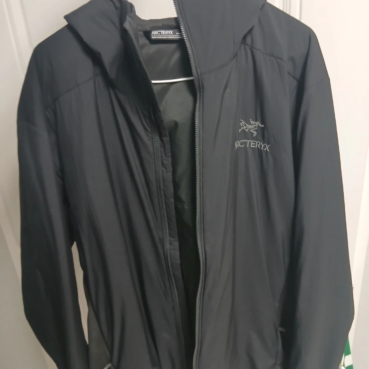 Arc'teryx Atom Hoody Black 착용 스타일