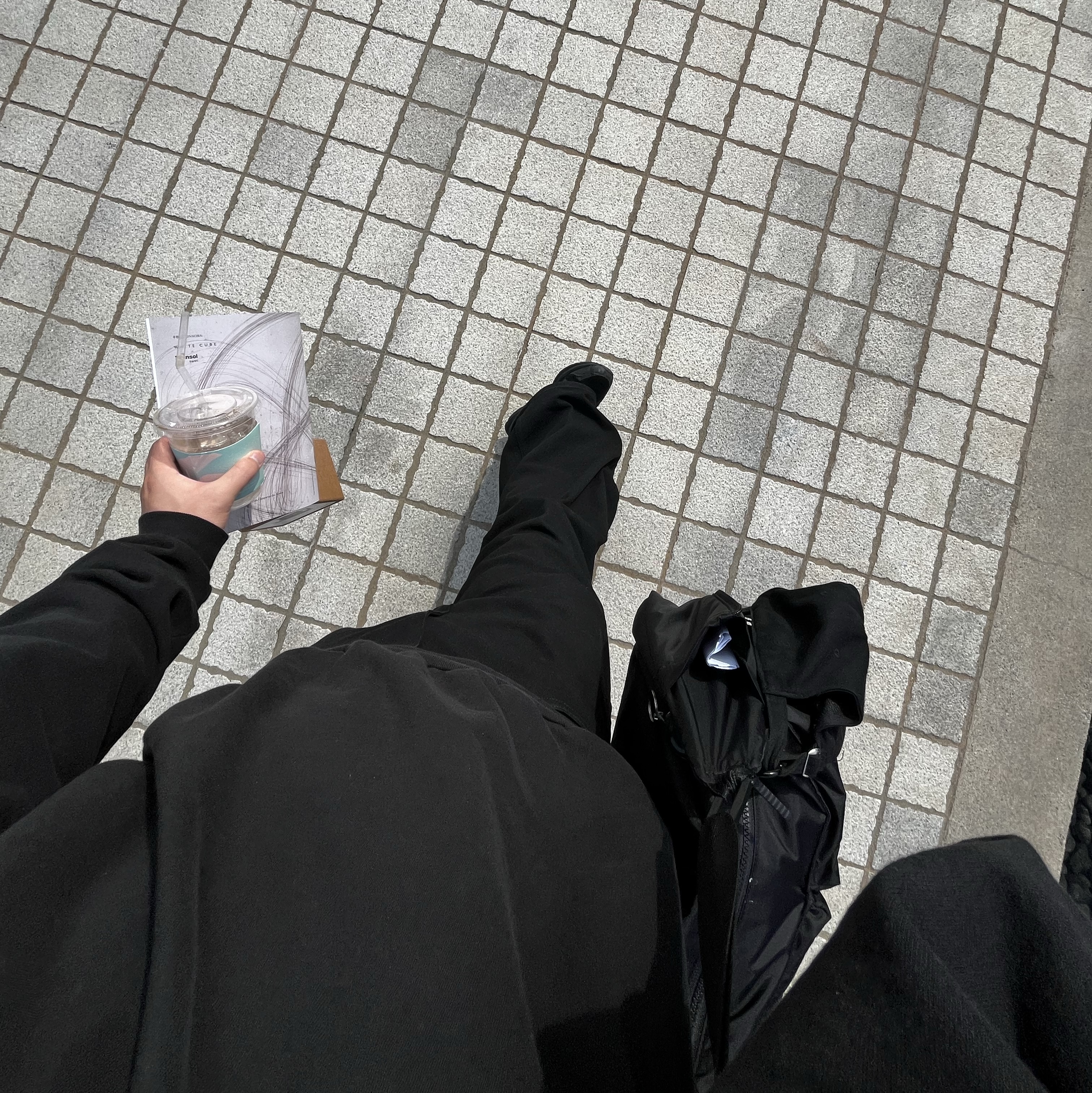 Yeezy x Gosha Rubchinskiy YZY Black Dogs Hoodie Black, Asics Jog 100 2 Black 착용 스타일 - 3