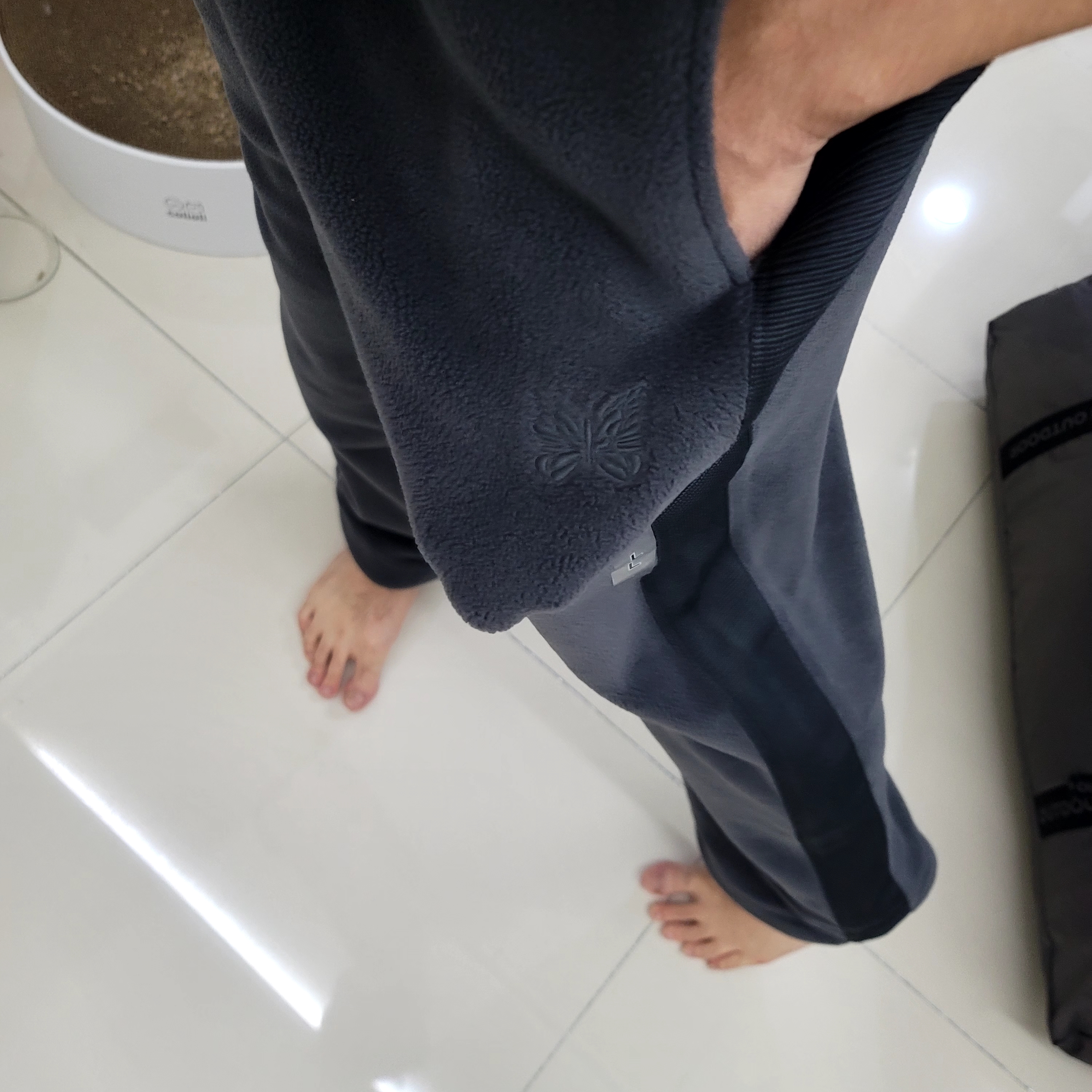 Uniqlo x Needles Fleece Wide Pants Dark Gray - KR 착용 스타일