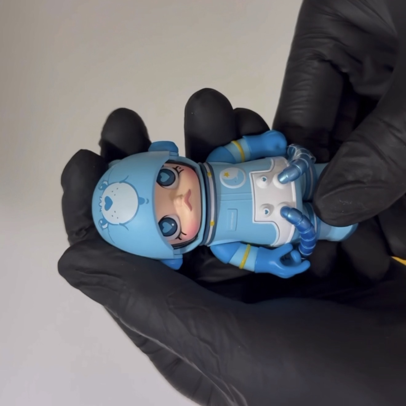 Pop Mart Mega Space Molly 100% Series4 Bedtime Bear (Opened Case) 착용 스타일