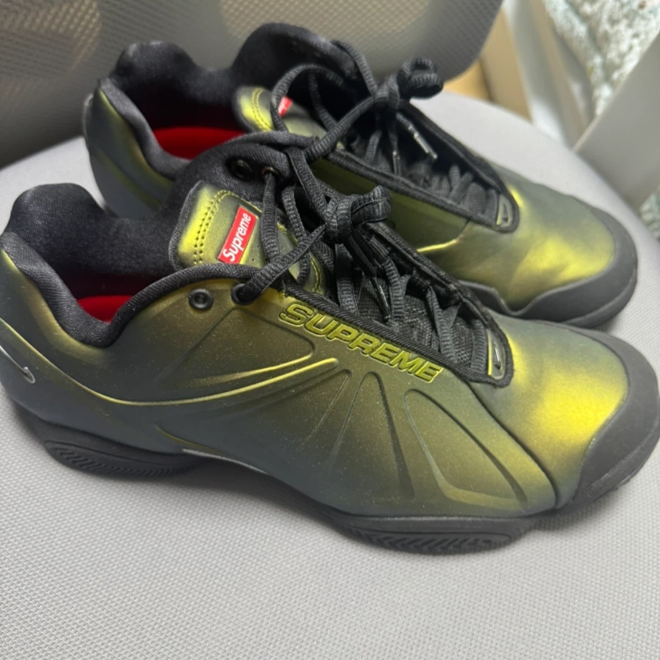 Nike x Supreme Air zoom Courtposite SP Metallic Gold Black 착용 스타일