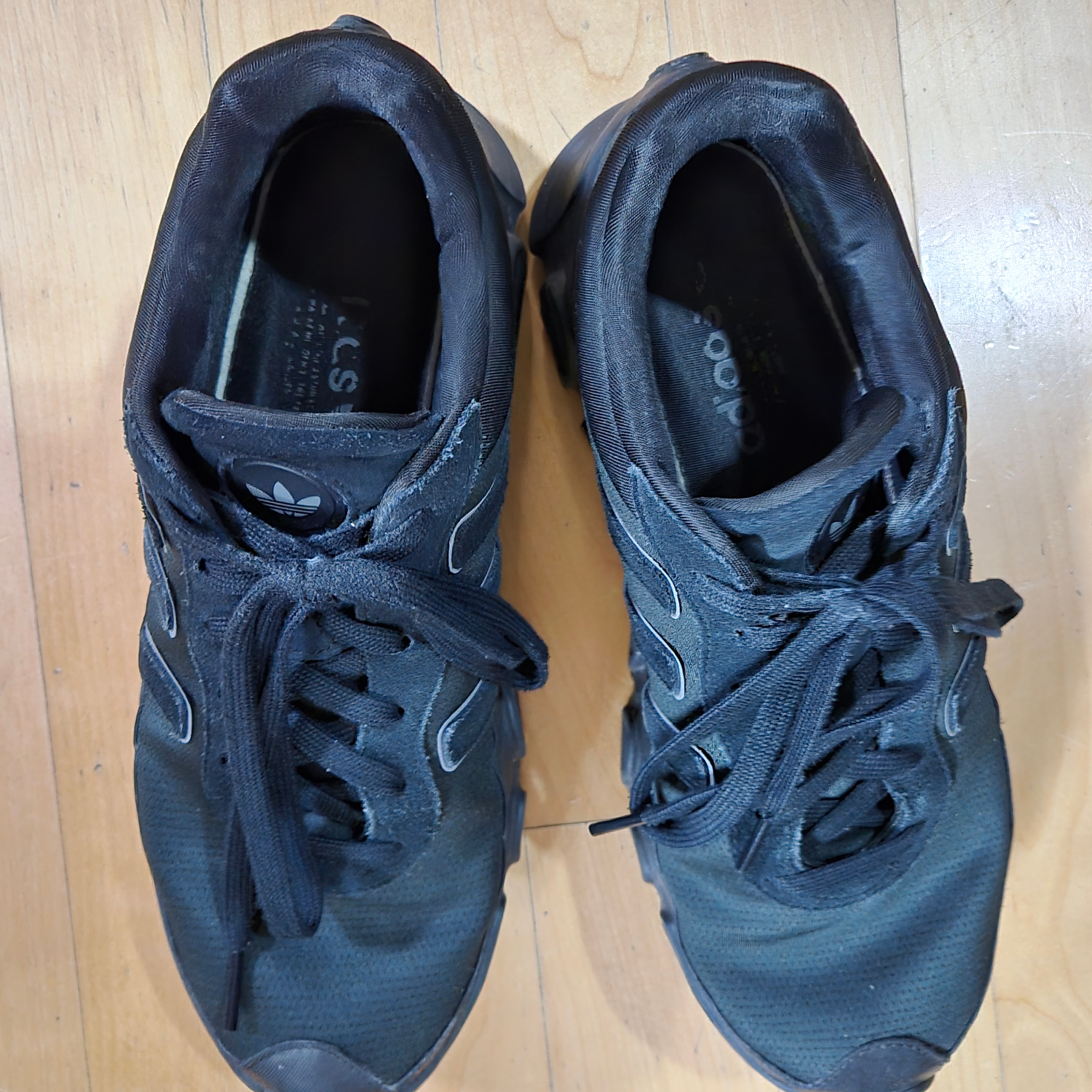 (J) Adidas Adiform Megaride Core Black Iron Metallic 착용 스타일