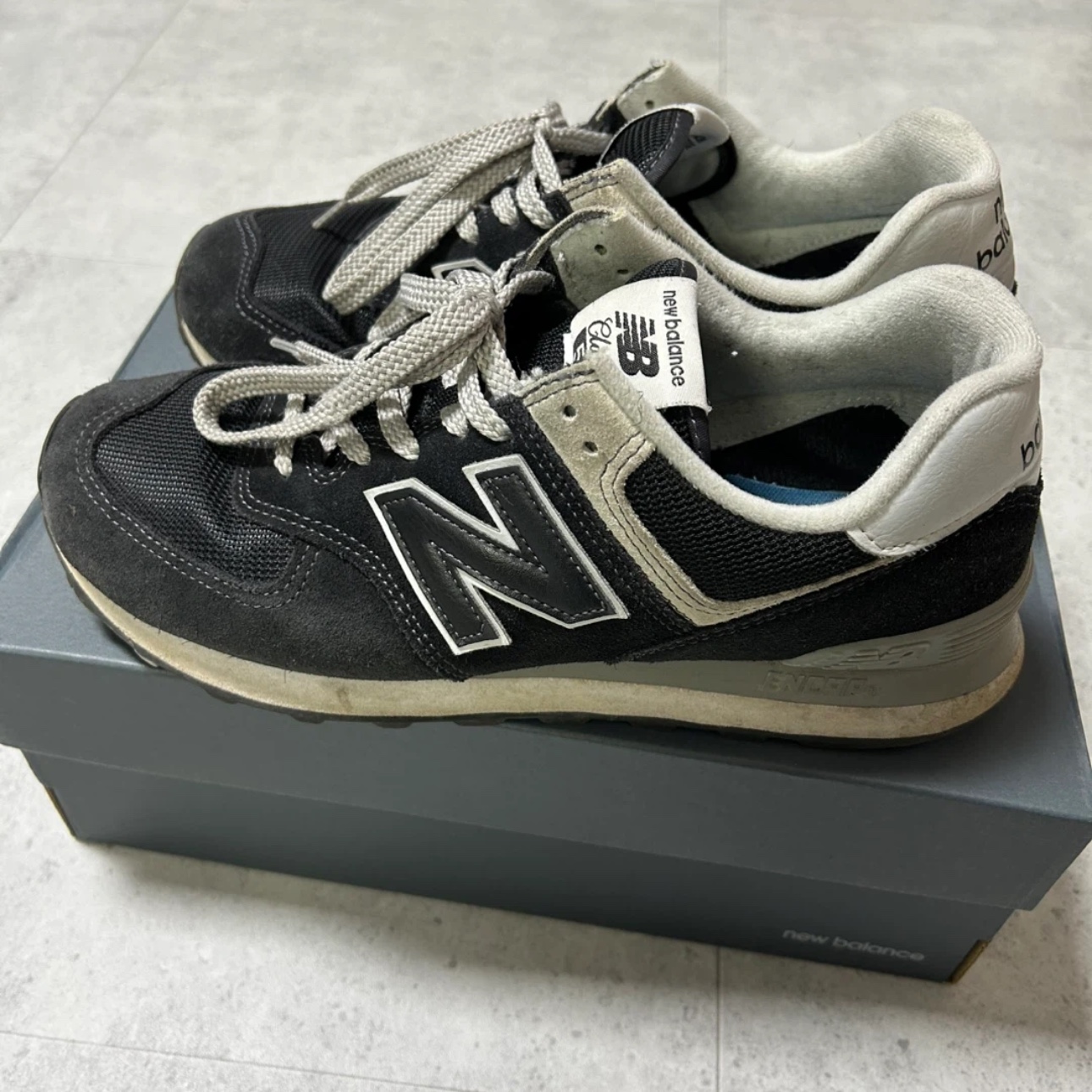 New Balance 574 Black - D Standard 착용 스타일