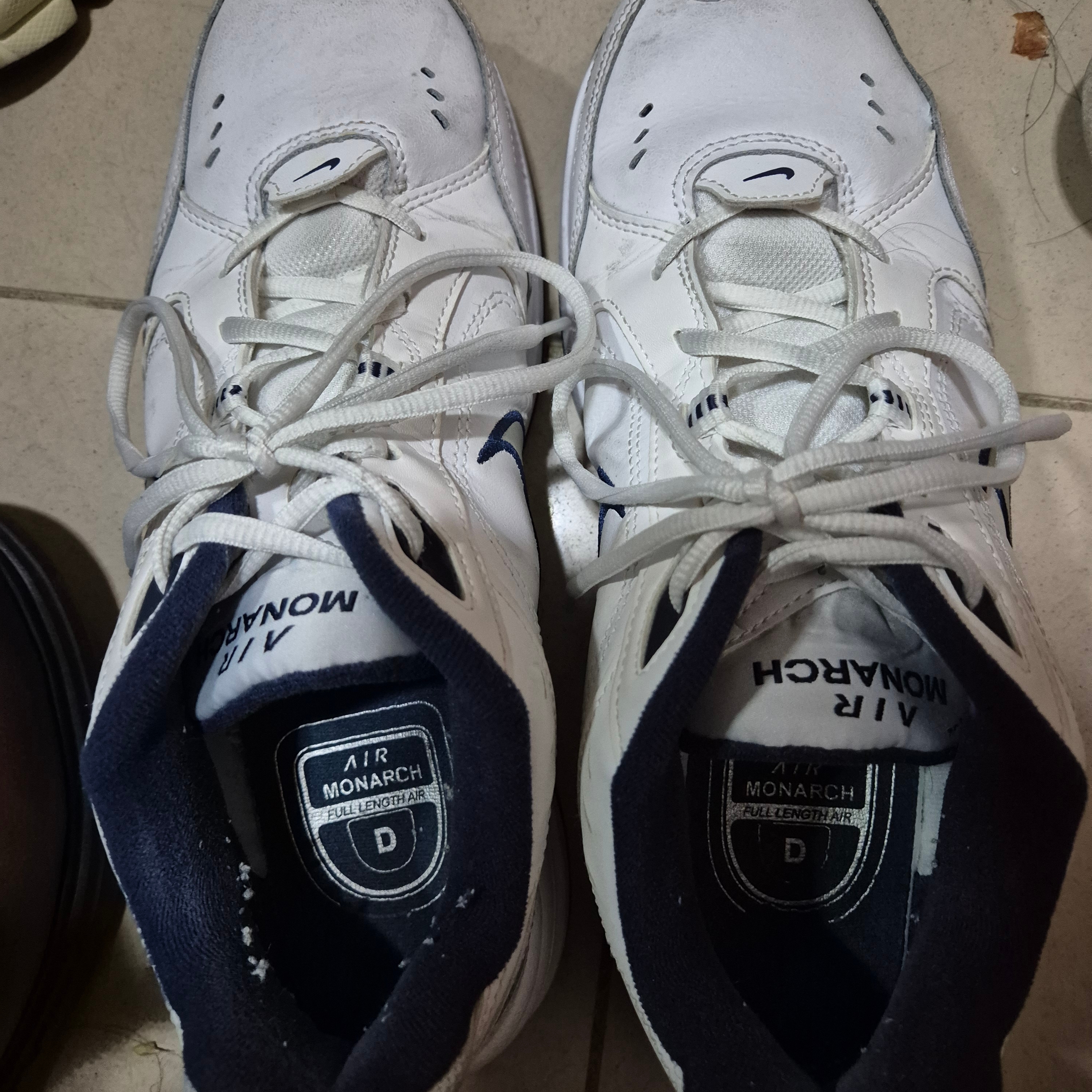 Nike Air Monarch IV White Navy 착용 스타일