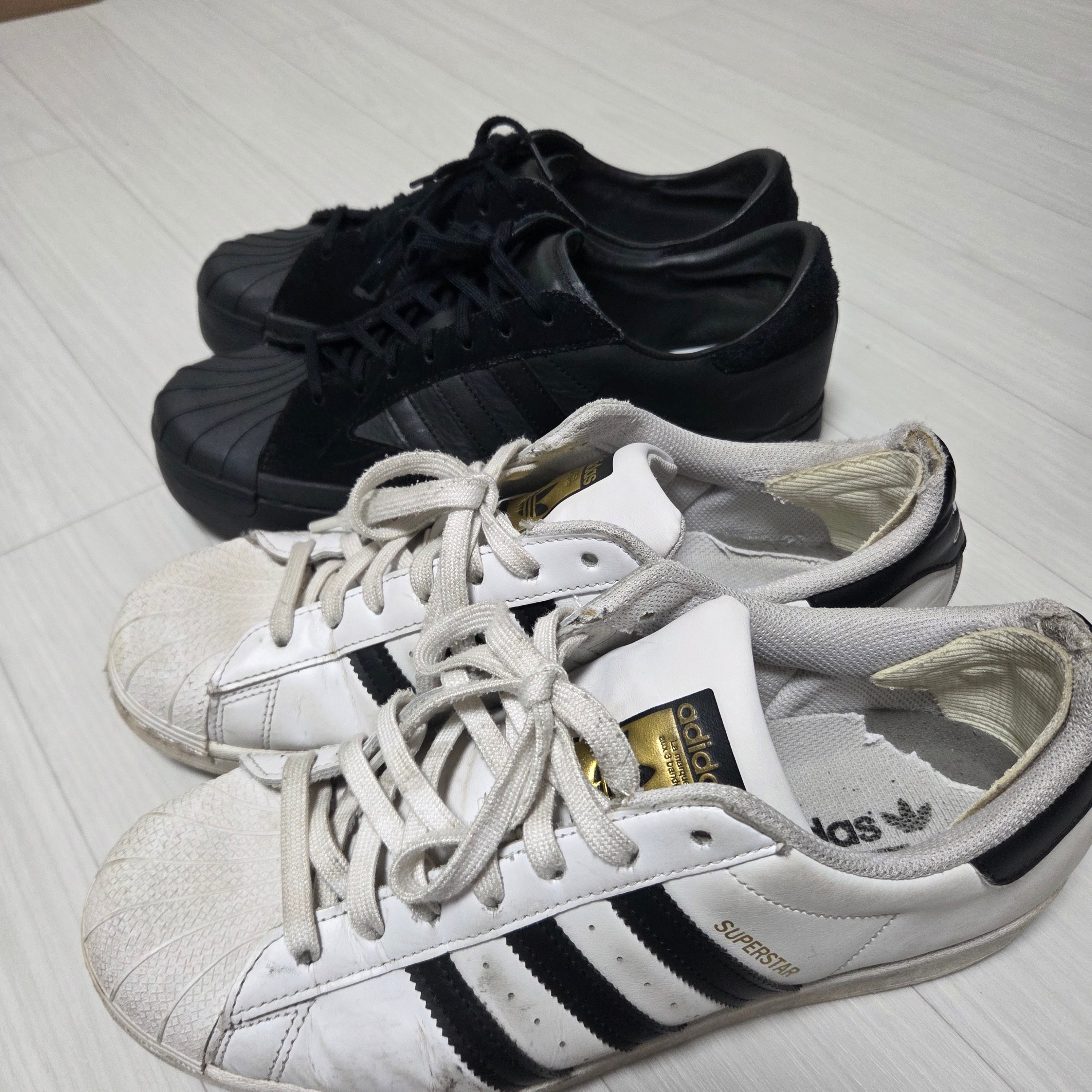Adidas Superstar White Black, Y-3 Yohji Star Triple Black 착용 스타일