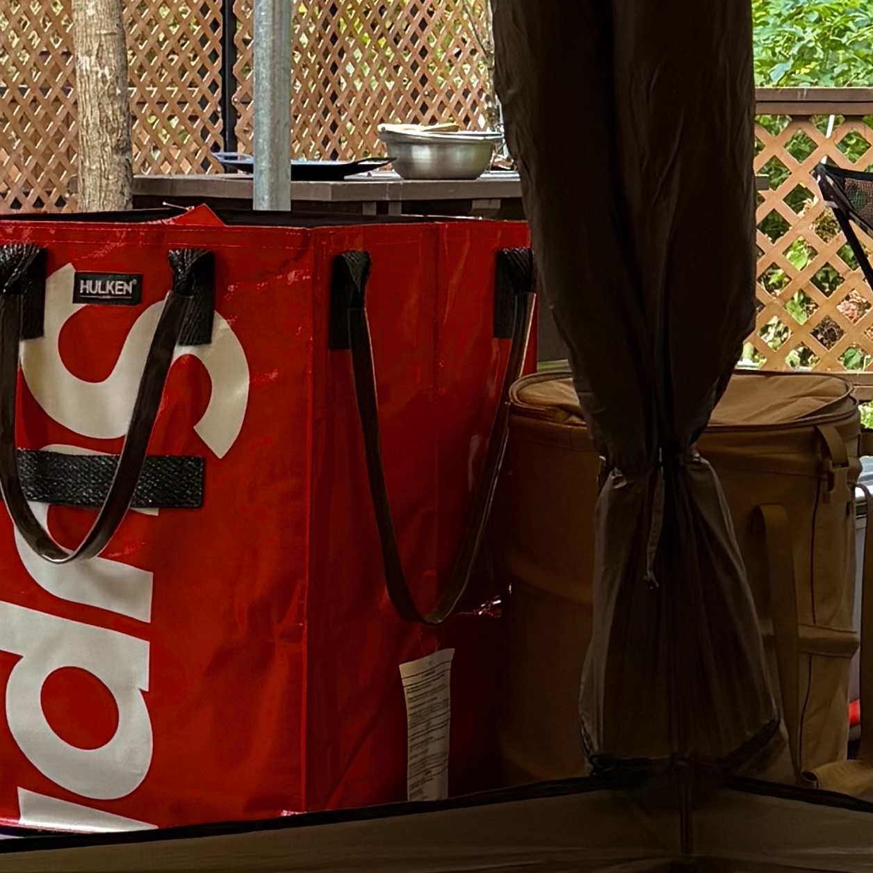 Supreme x Hulken Rolling Tote Bag Red - 24FW 착용 스타일