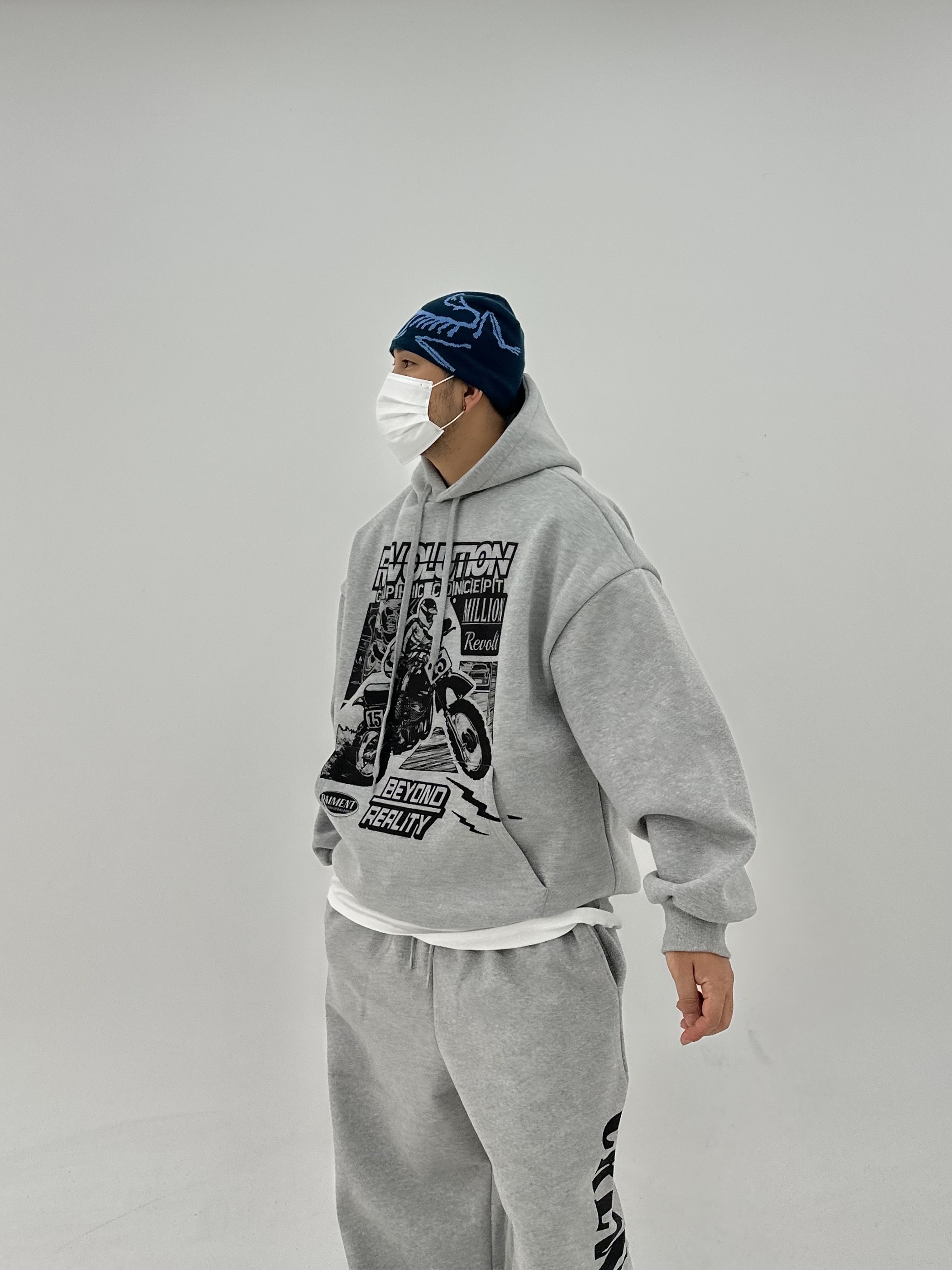 Arc'teryx Bird Head Toque Nightscape Glacial, Maison Mihara Yasuhiro Blakey OG Sole Canvas Low-top Sneakers Black White 착용 스타일 - 2