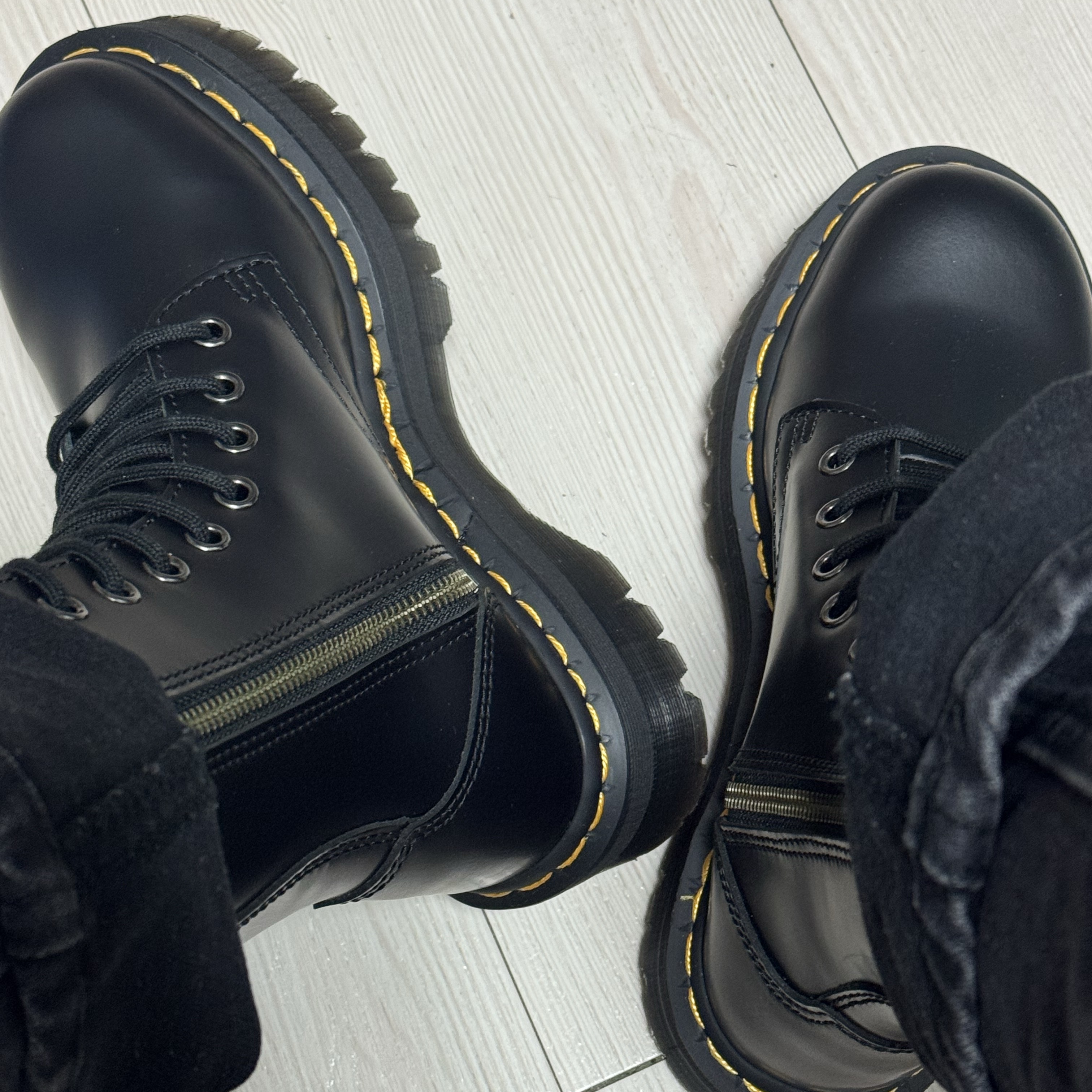 Dr. Martens Jadon High Boots Black 착용 스타일