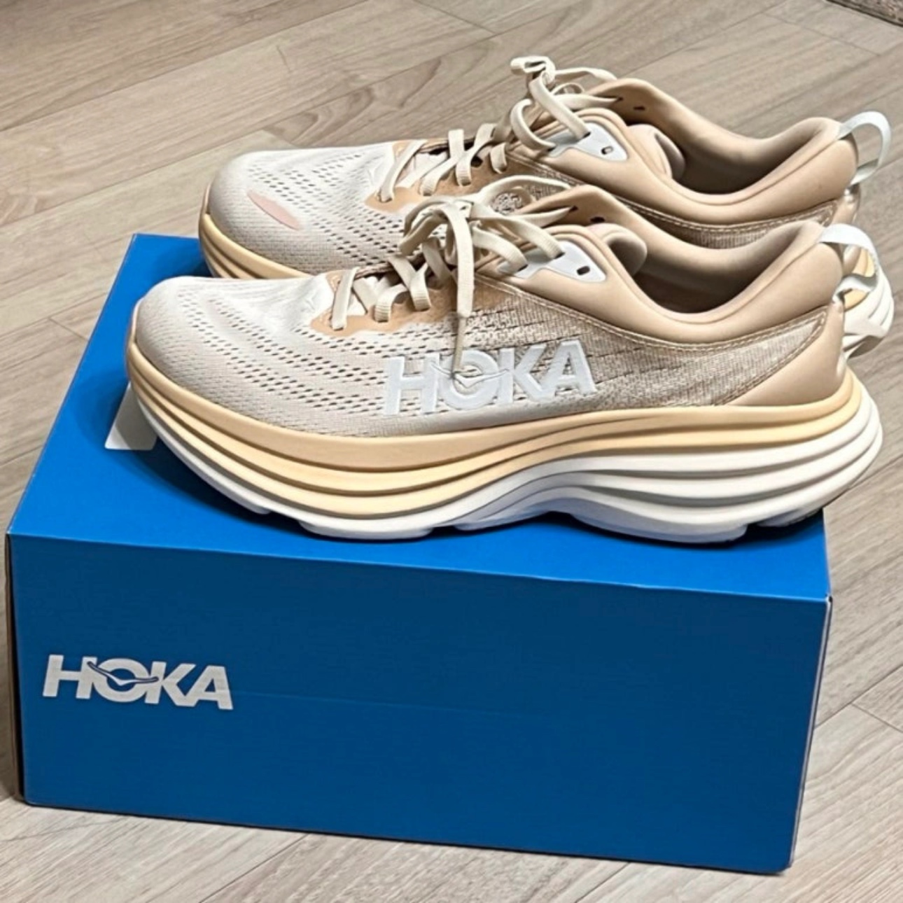 Hoka Bondi 8 Shifting Sand Vanilla 착용 스타일
