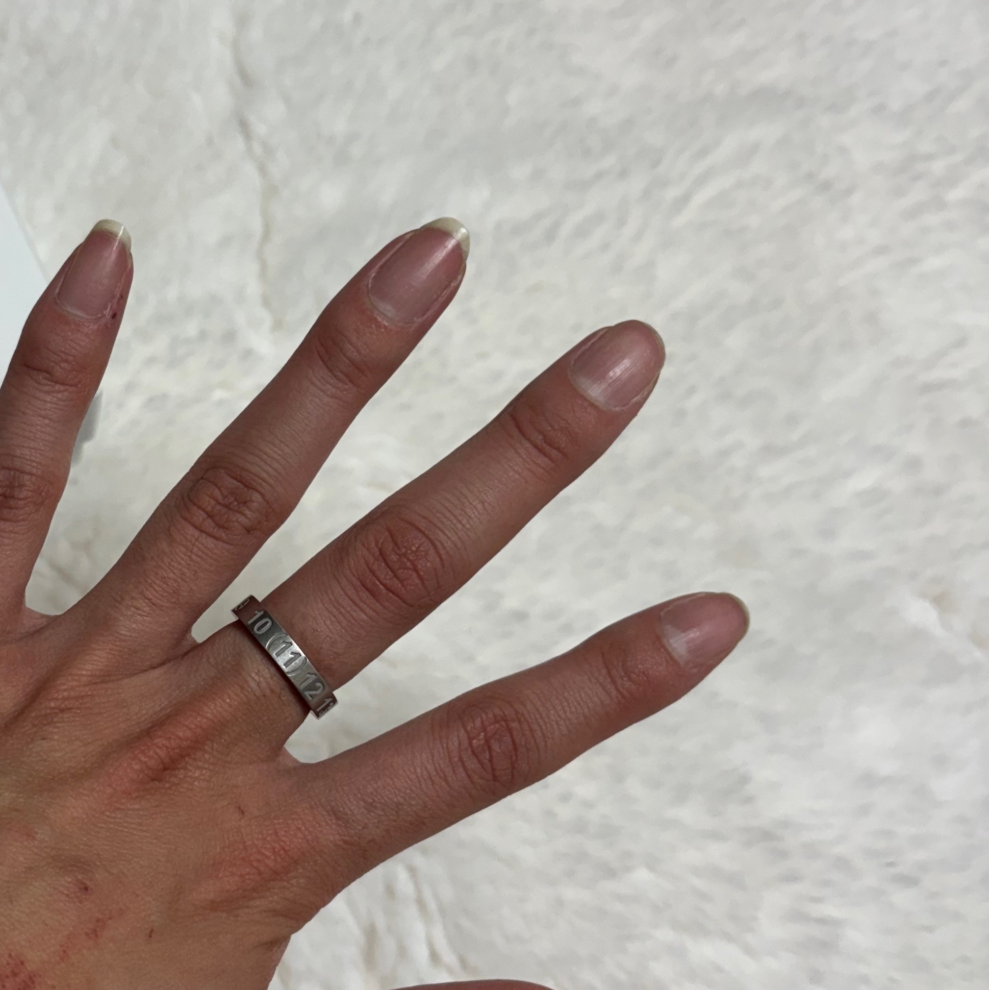 Maison Margiela Numerical Silver Ring Silver 착용 스타일