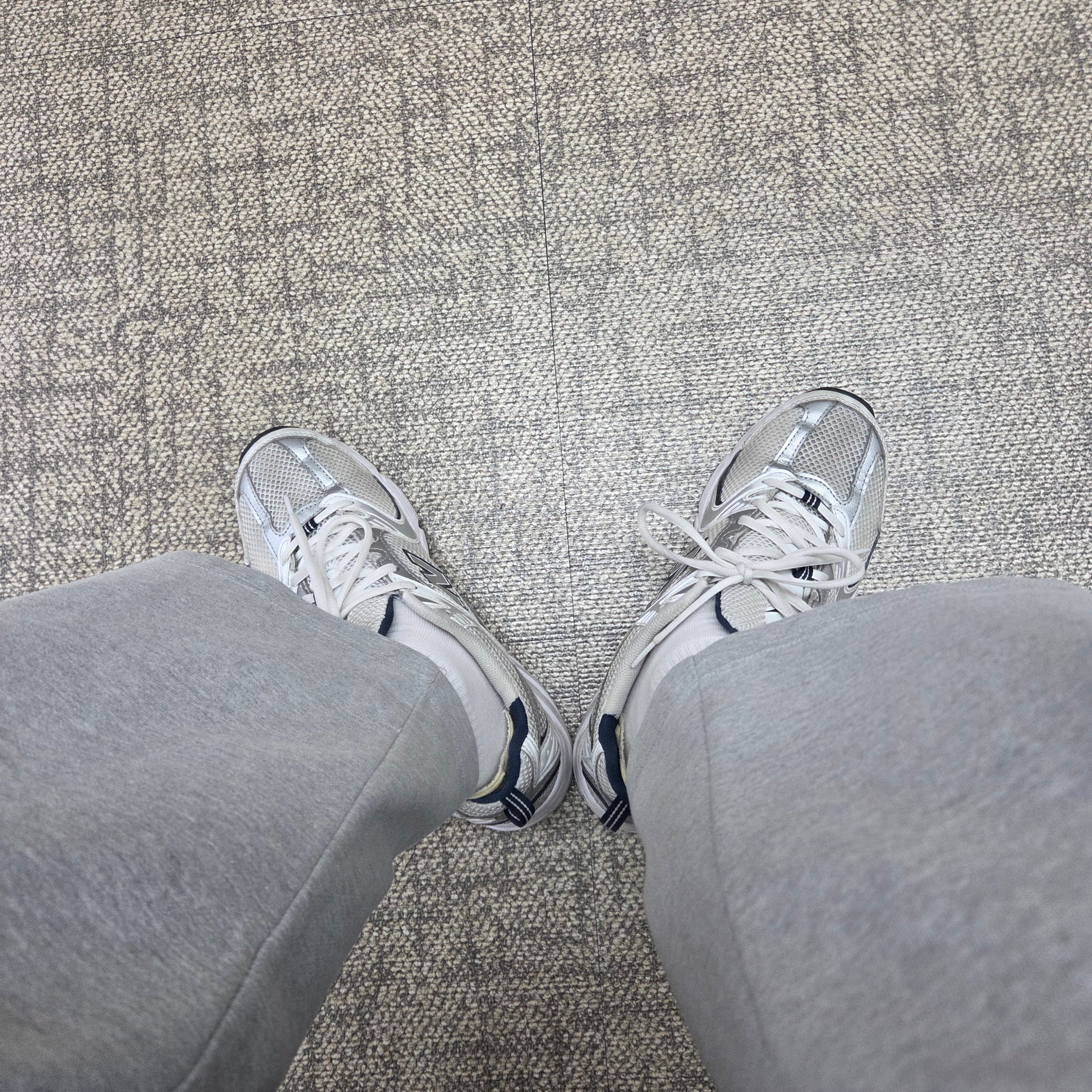 New Balance 530 White 착용 스타일