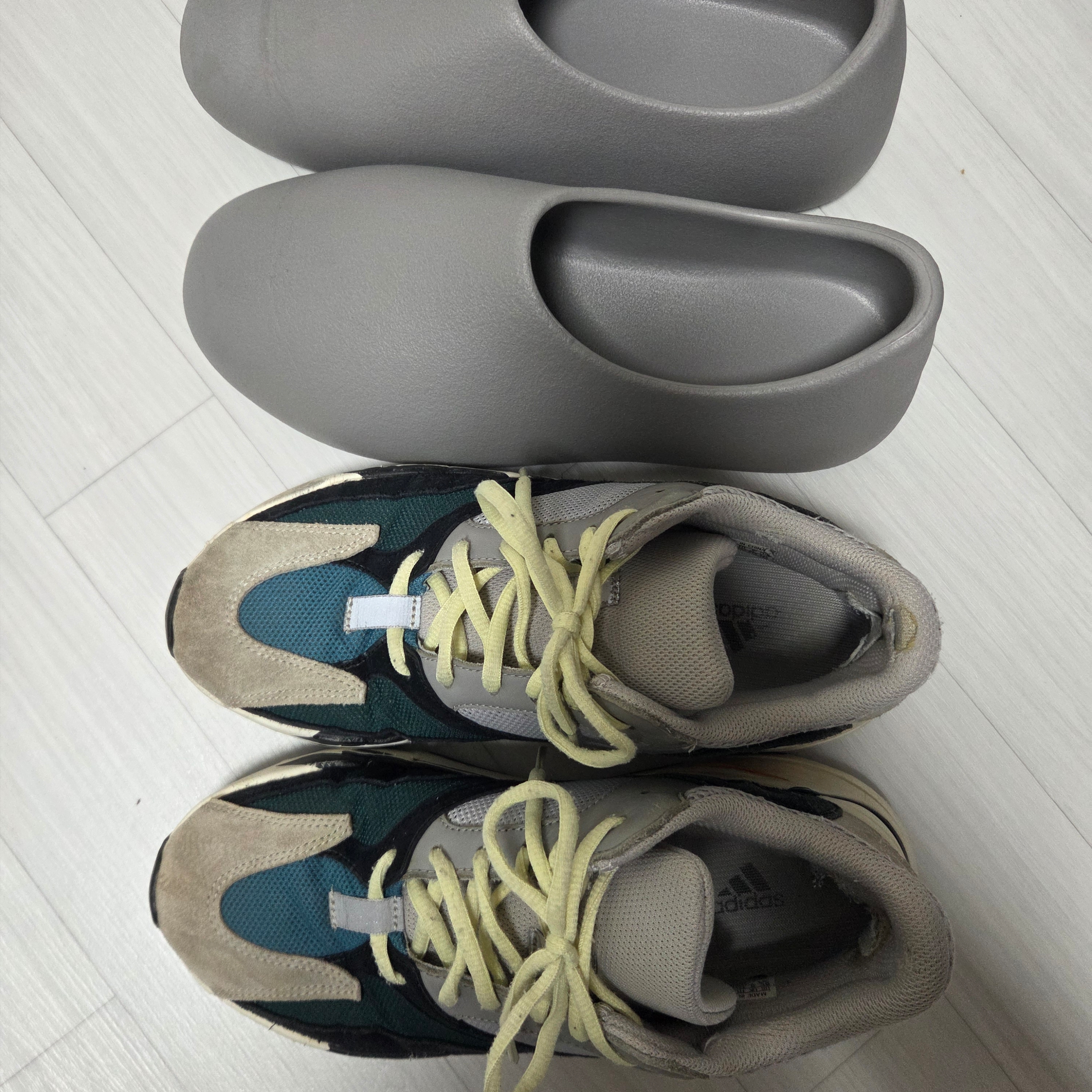 Yeezy SL-01 Grey, Adidas Yeezy Boost 700 Wave Runner Solid Grey 2017/2019 착용 스타일