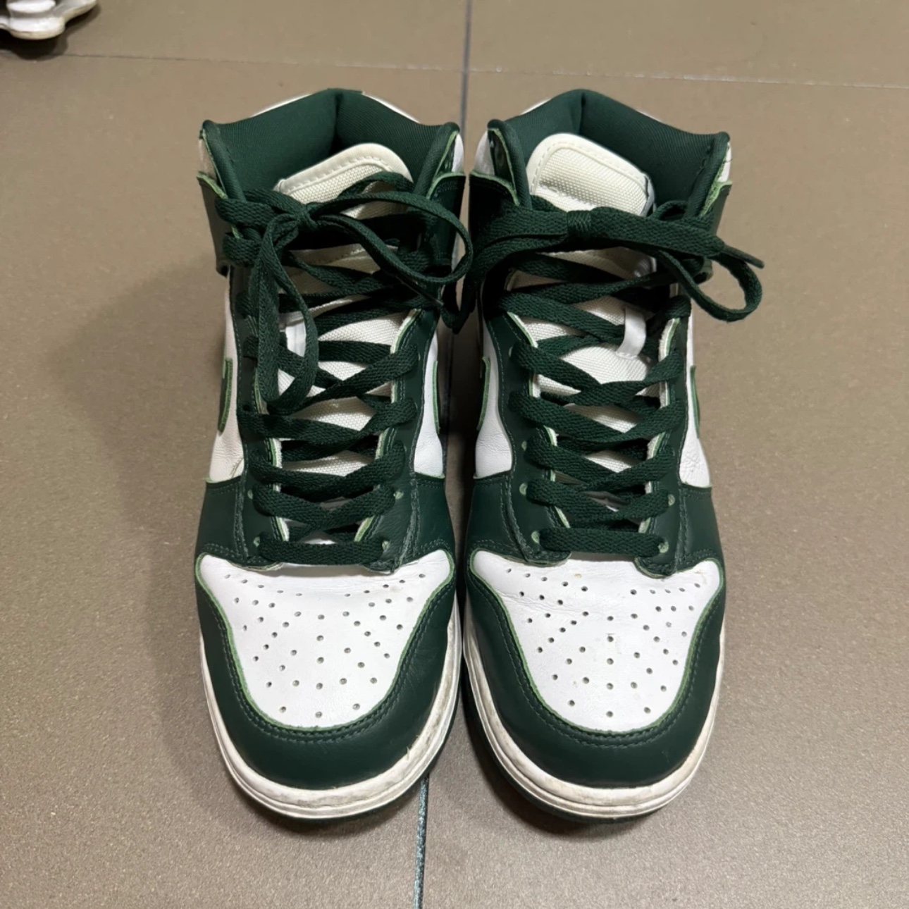 Nike Dunk High SP Spartan Green 착용 스타일
