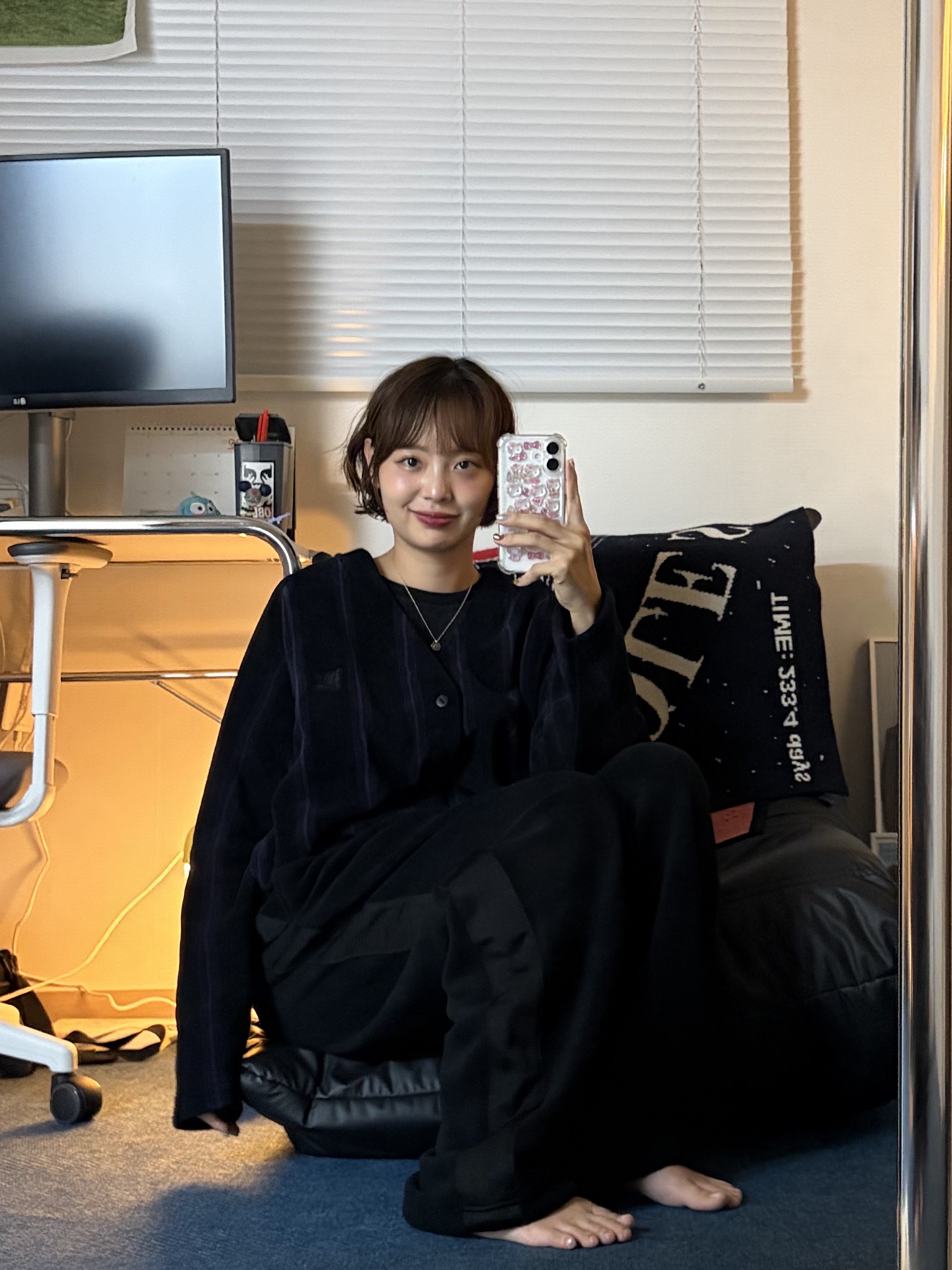 Uniqlo x Needles Fleece Oversized Cardigan Black - KR, Uniqlo x Needles Fleece Wide Pants Black - KR 착용 스타일 - 3
