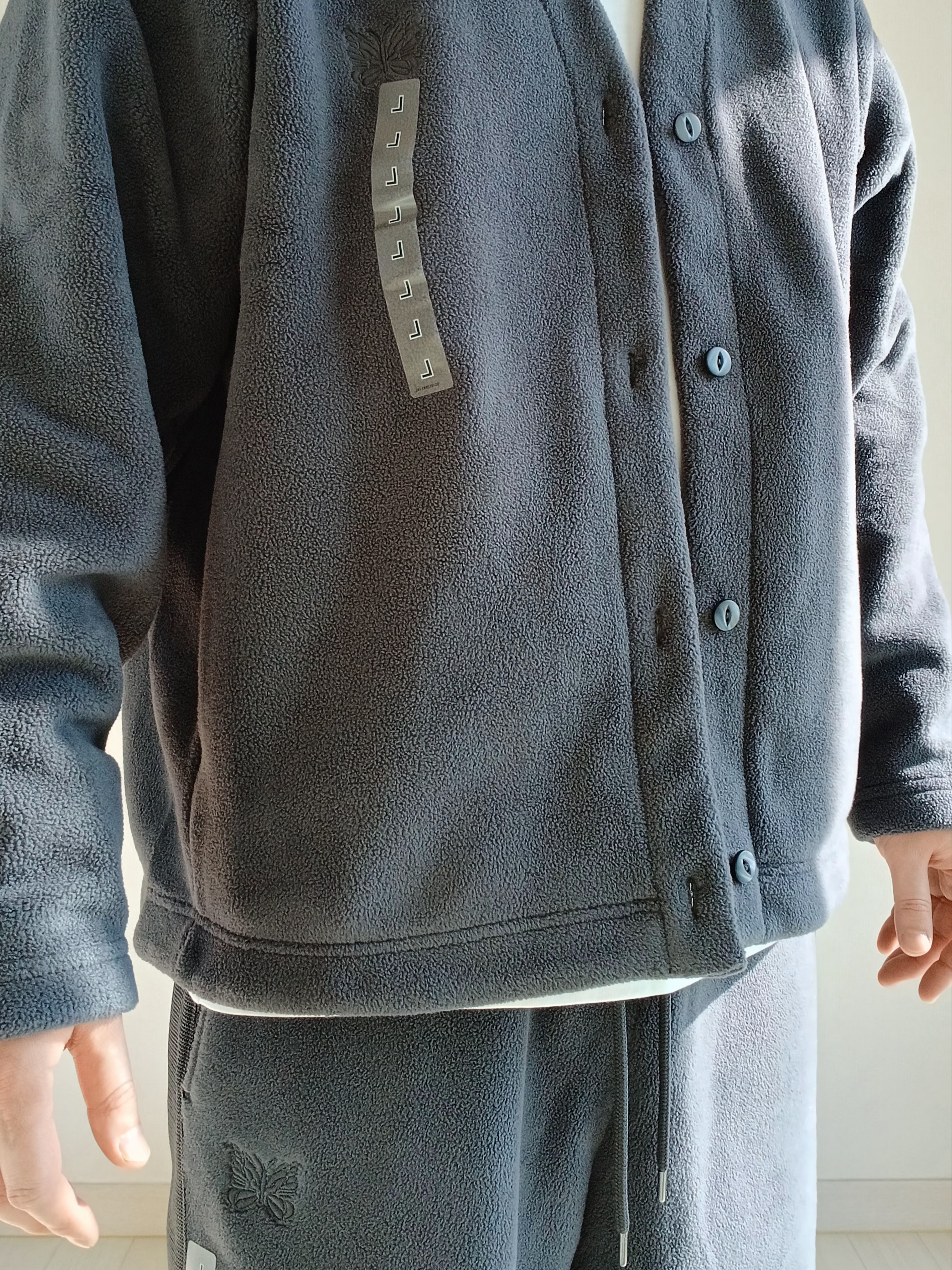 Uniqlo x Needles Fleece Oversized Cardigan Dark Gray - KR, Uniqlo x Needles Fleece Wide Pants Dark Gray - KR 착용 스타일 - 2