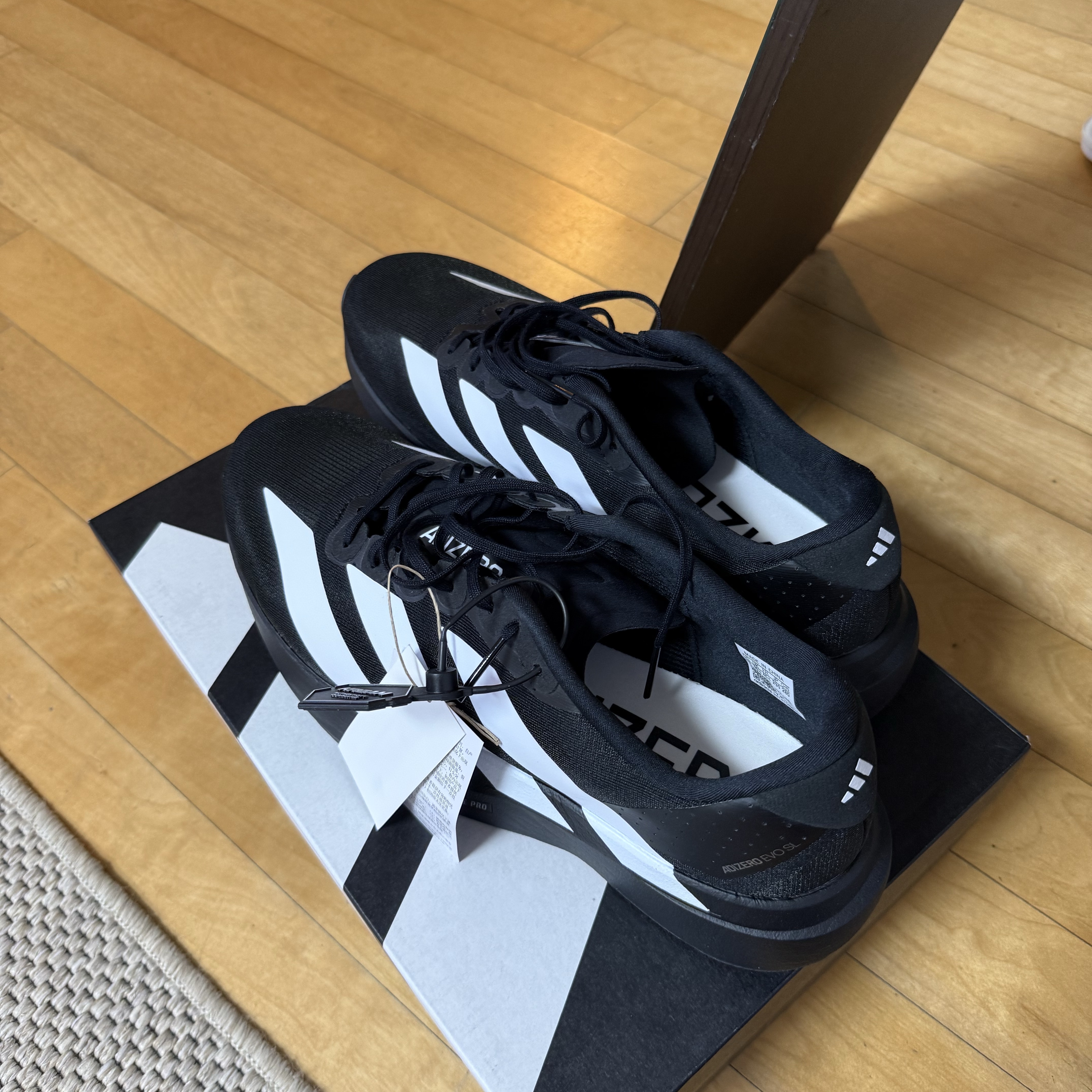 Adidas Adizero EVO SL Core Black Cloud White 착용 스타일