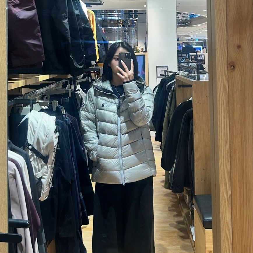 The North Face Summit Mattehorn RDS Down Jacket Light Gray 착용 스타일