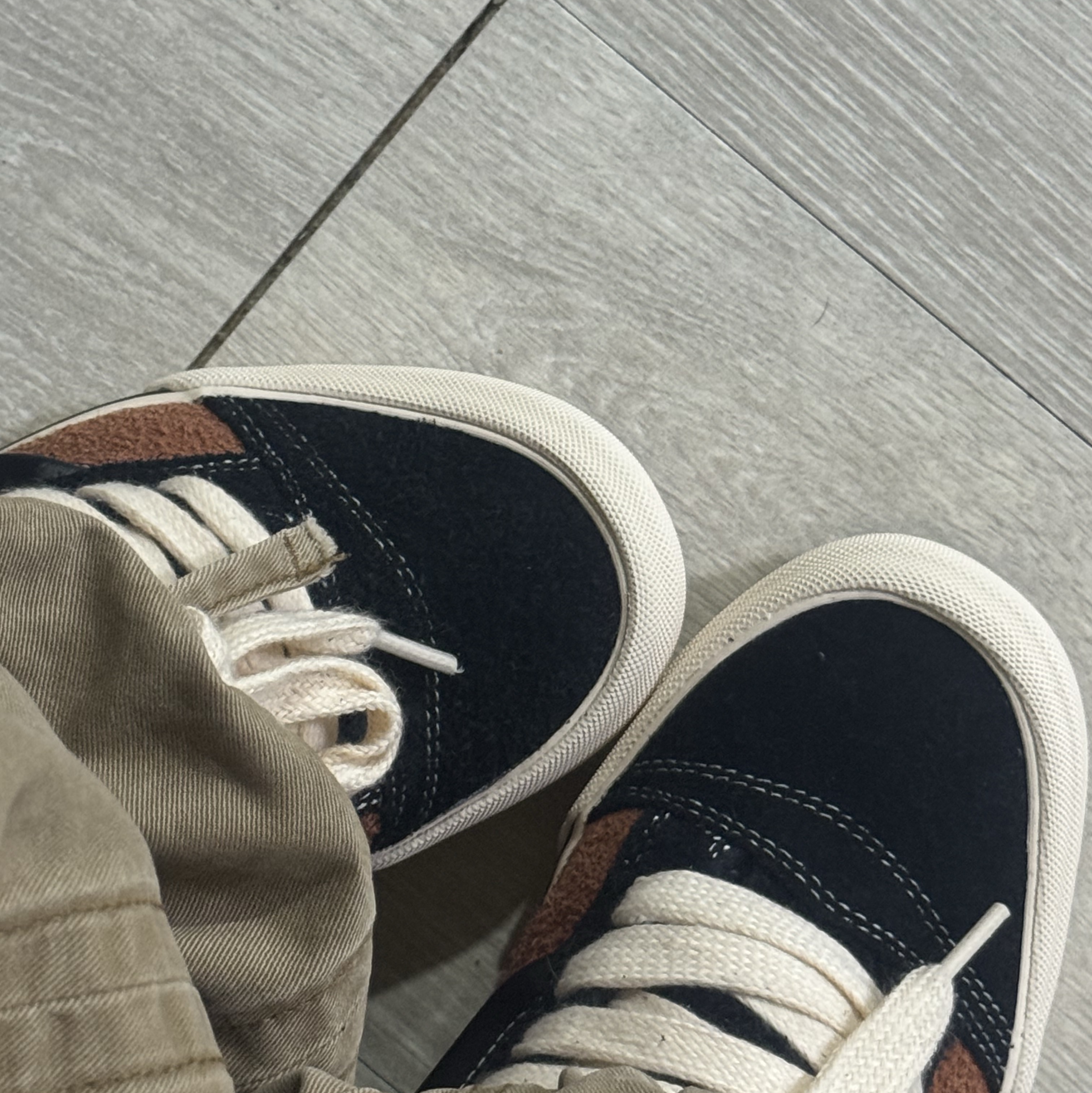 Vans x Disney 100th Anniversary Knu Skool Black 착용 스타일